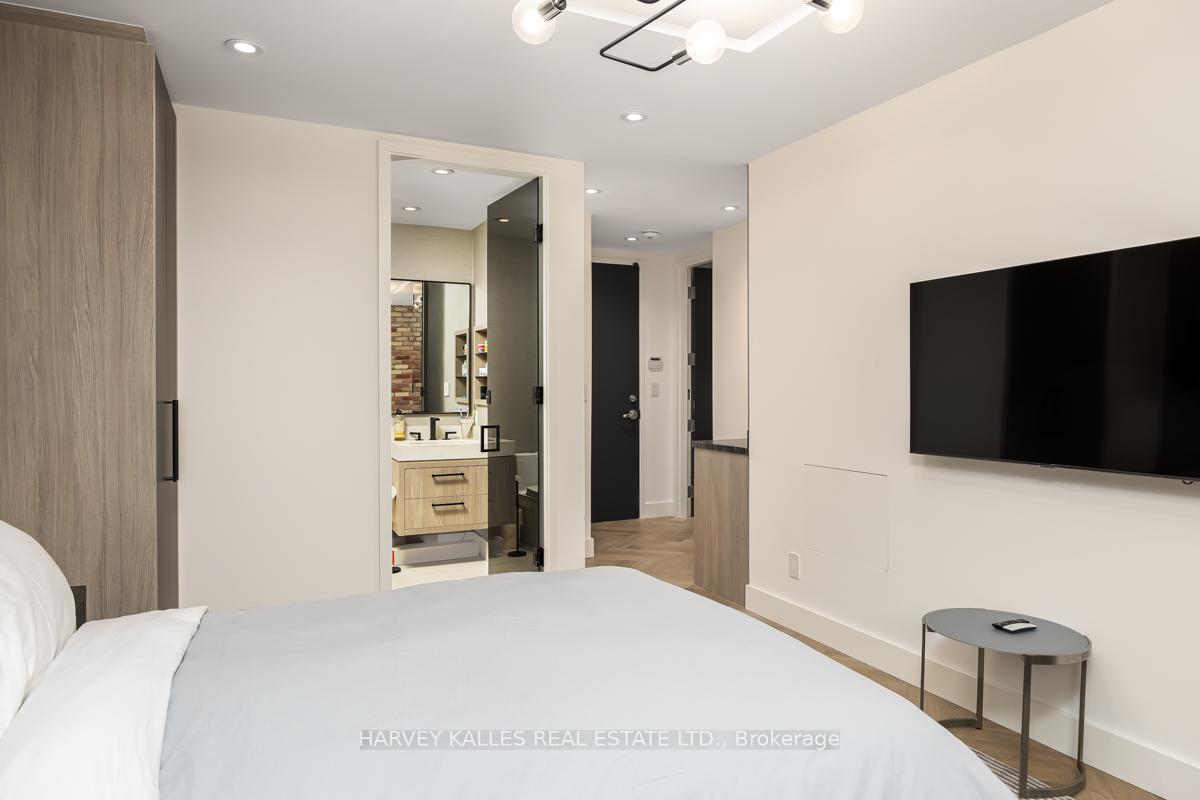 113 Dupont Street 201