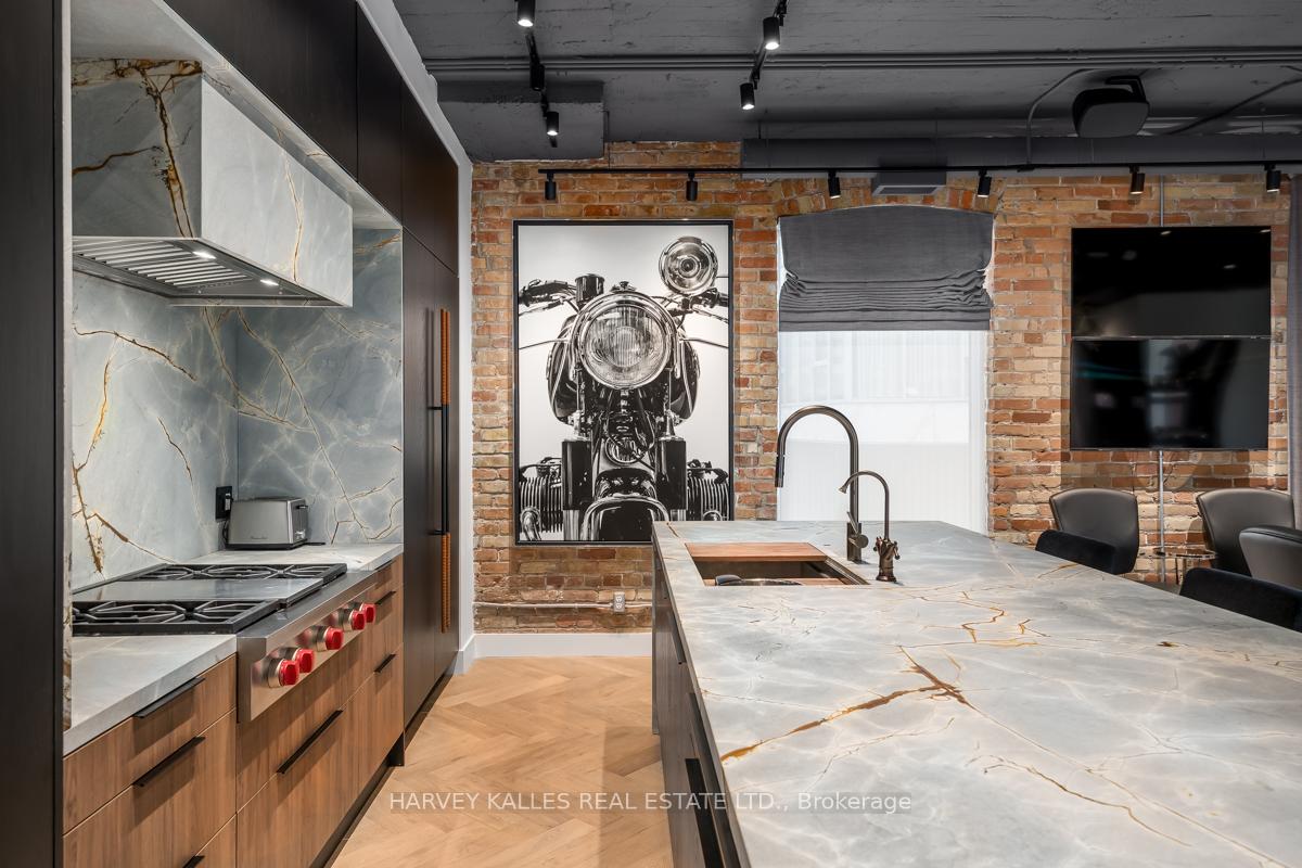 113 Dupont Street 201
