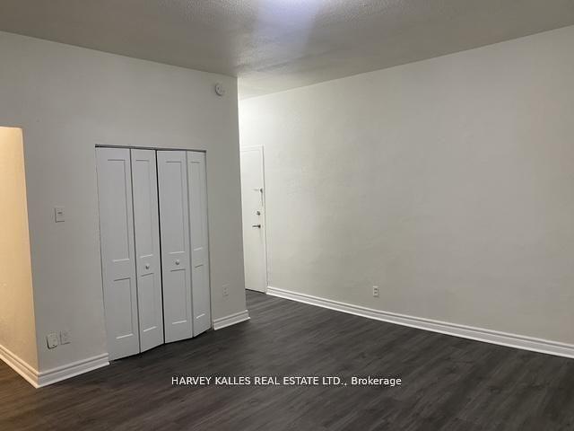 1582 Bathurst Street B2