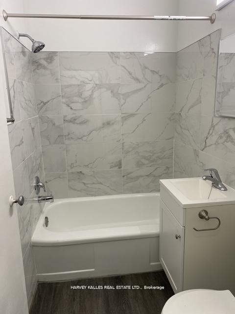 1582 Bathurst Street B2