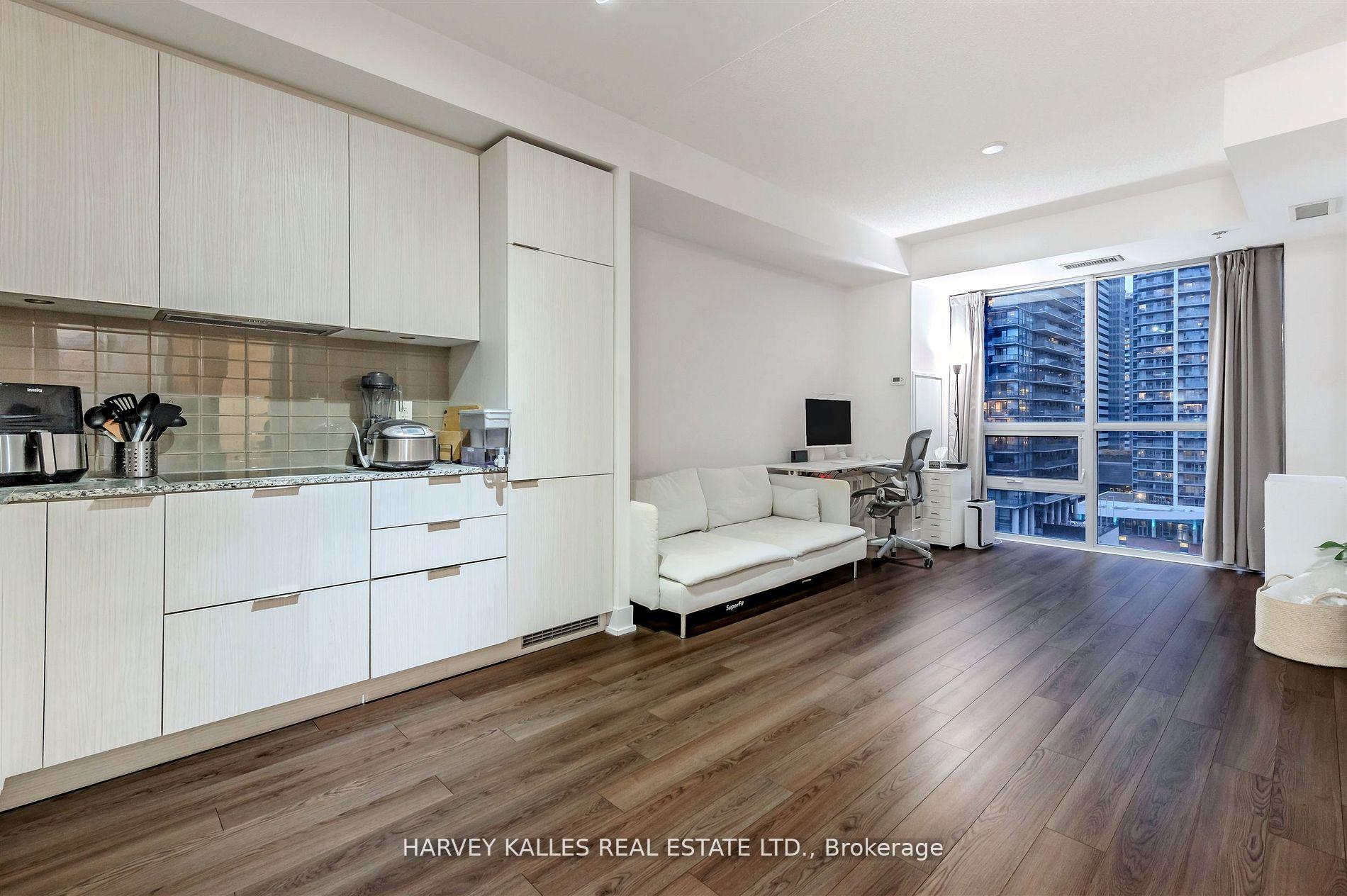 318 Richmond Street W 1508