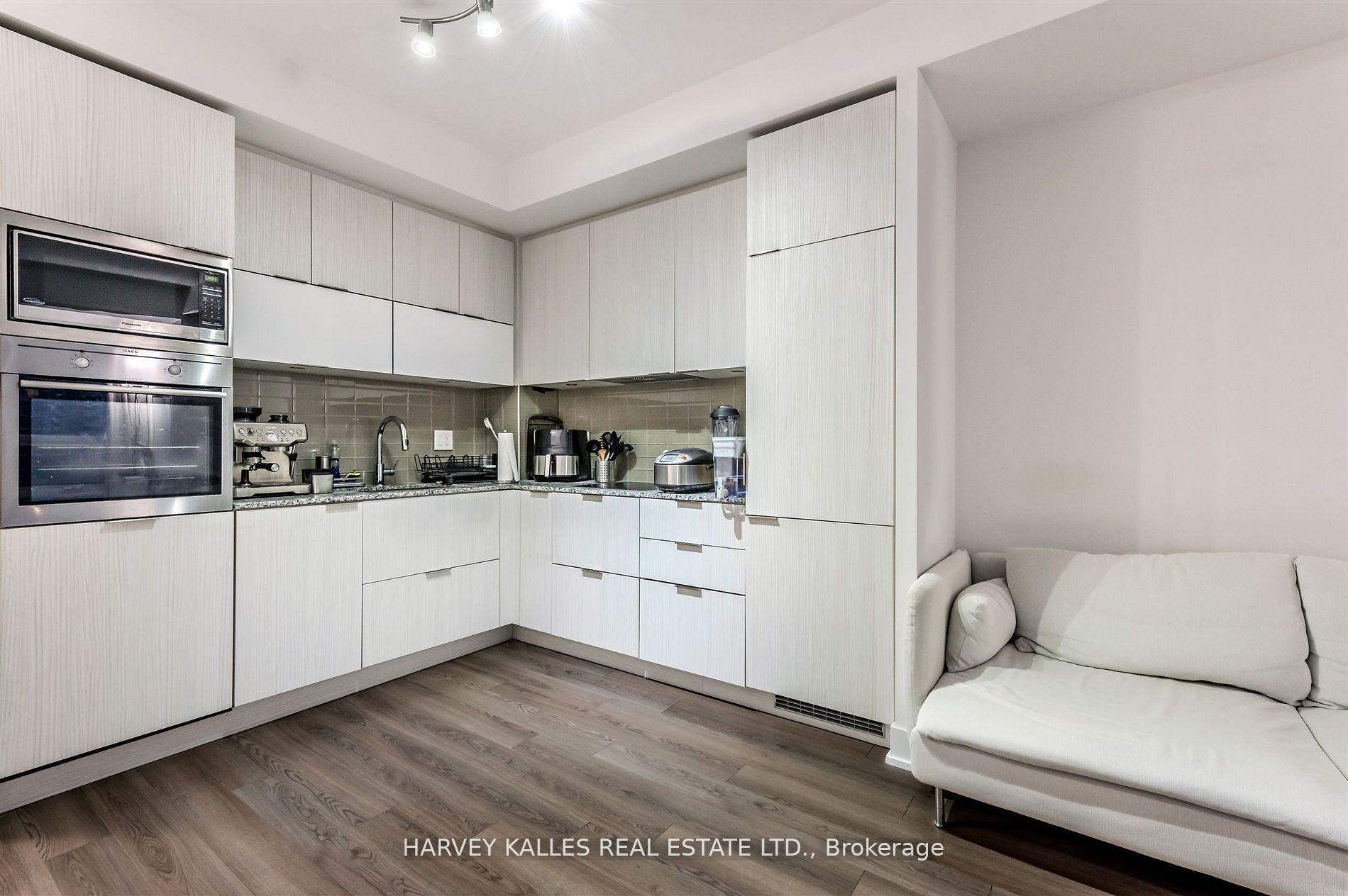 318 Richmond Street W 1508