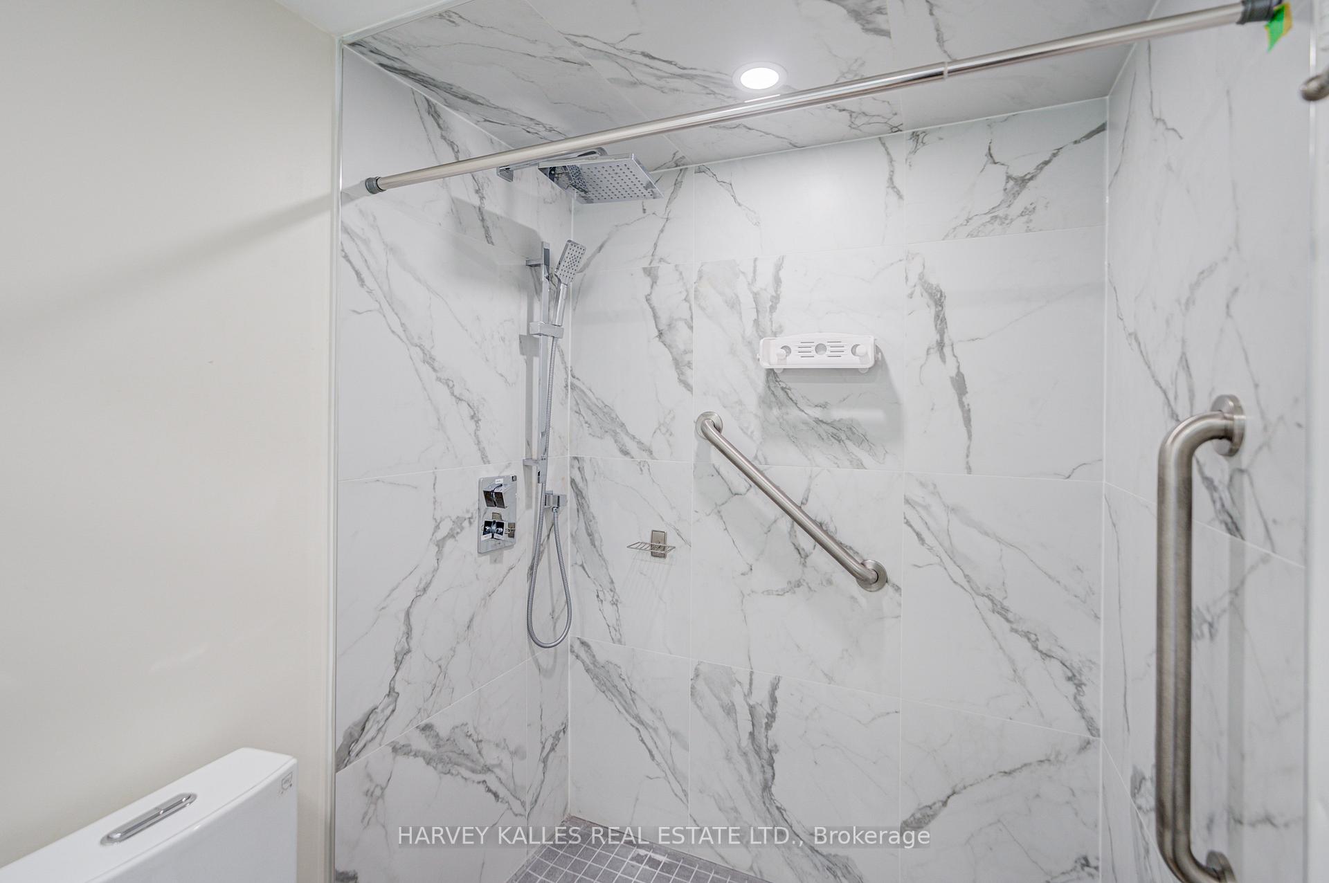 3000 Bathurst Street 109