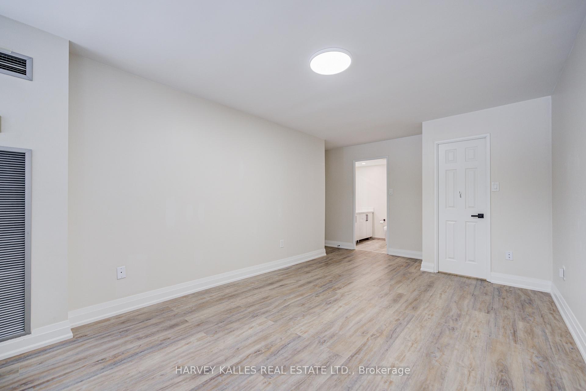 3000 Bathurst Street 109