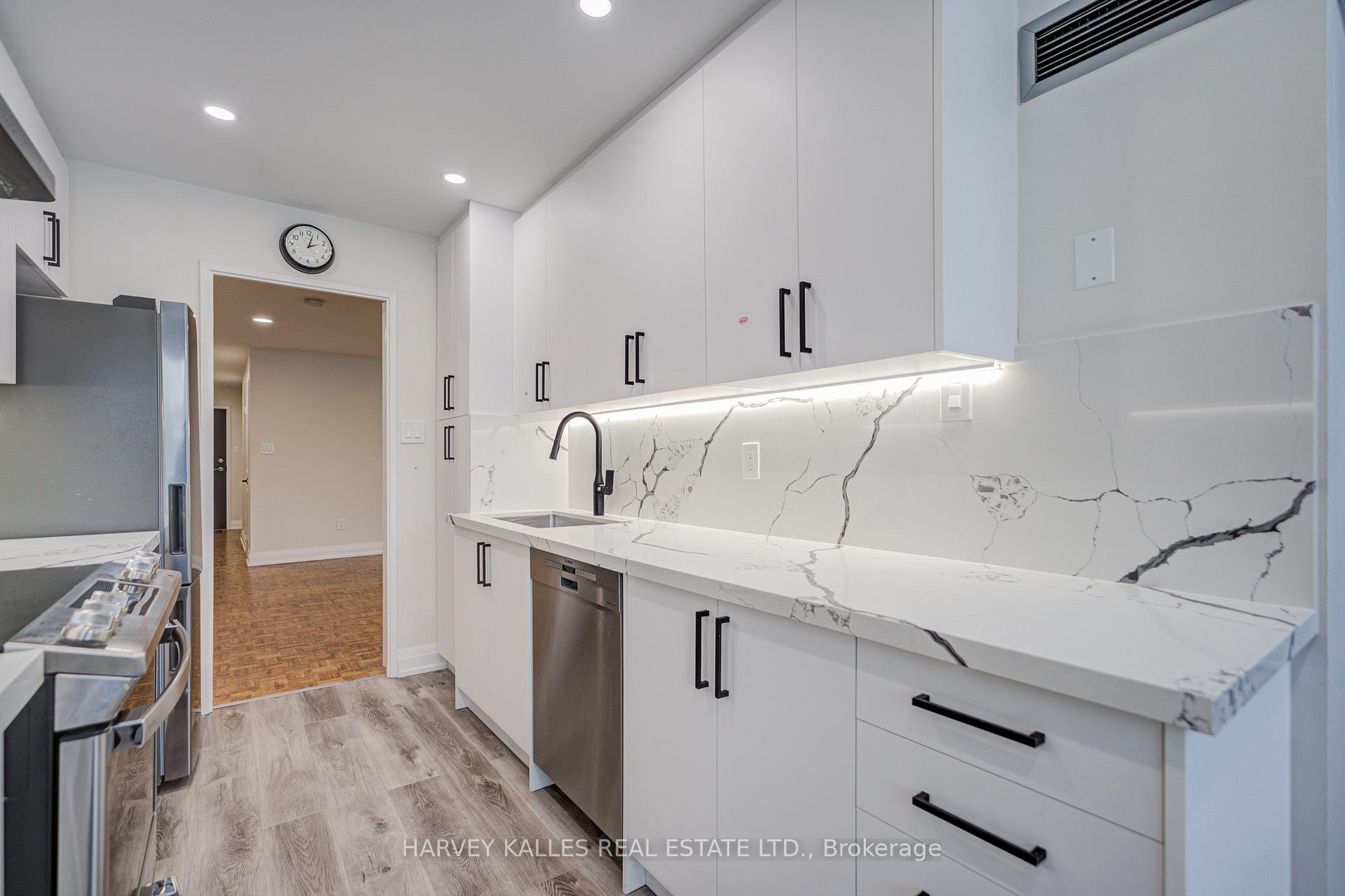 3000 Bathurst Street 109