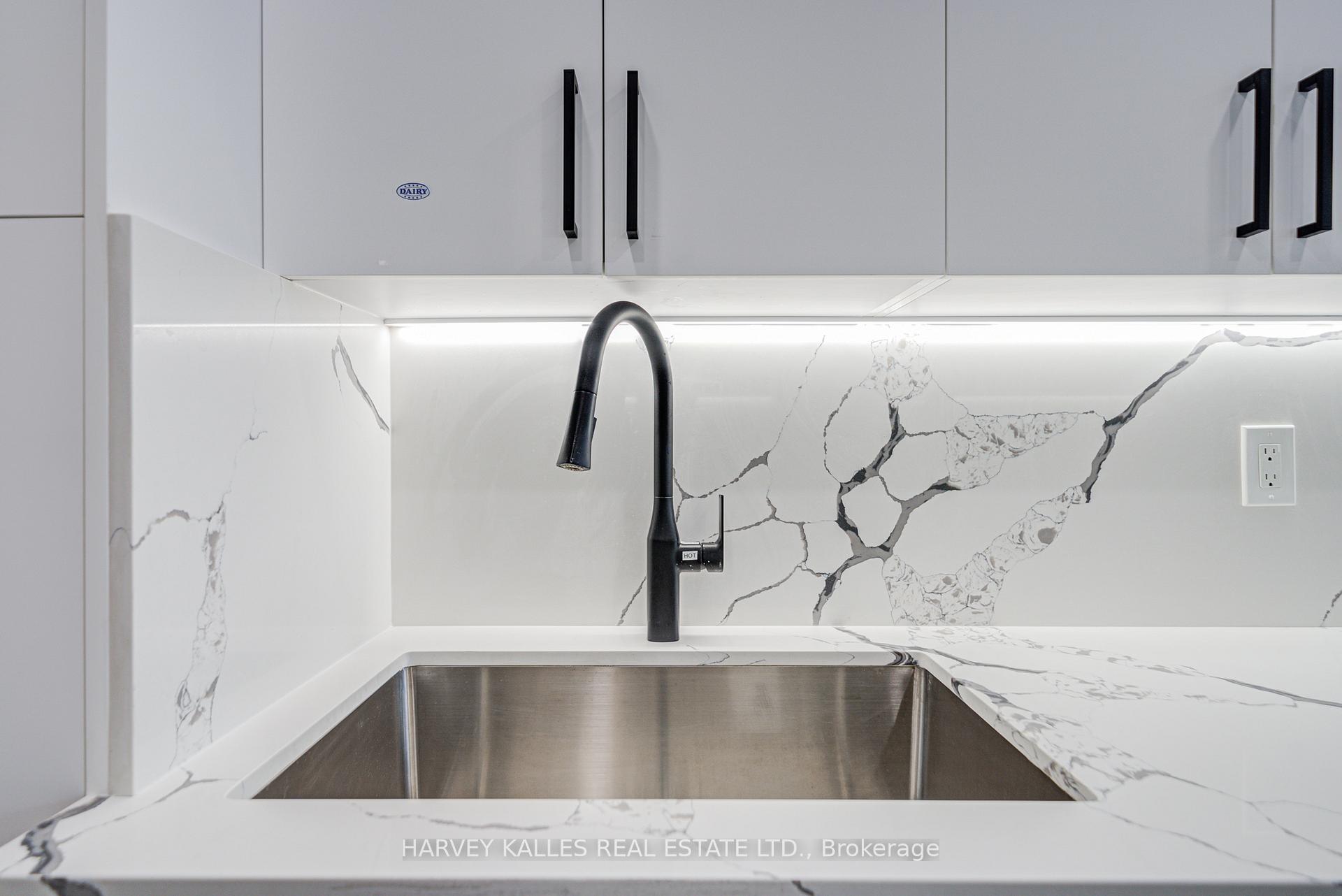 3000 Bathurst Street 109