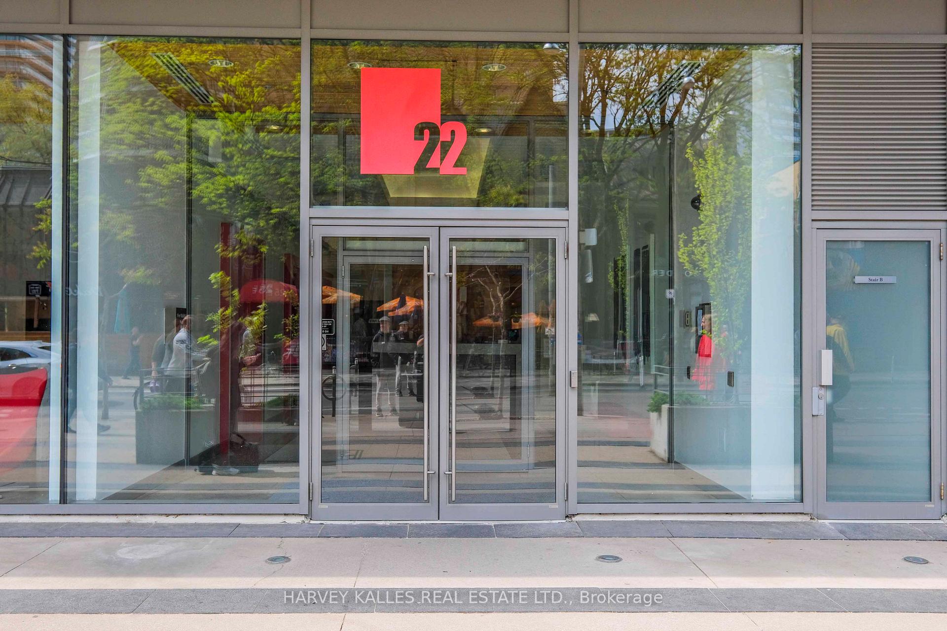 22 Wellesley Street E PH2
