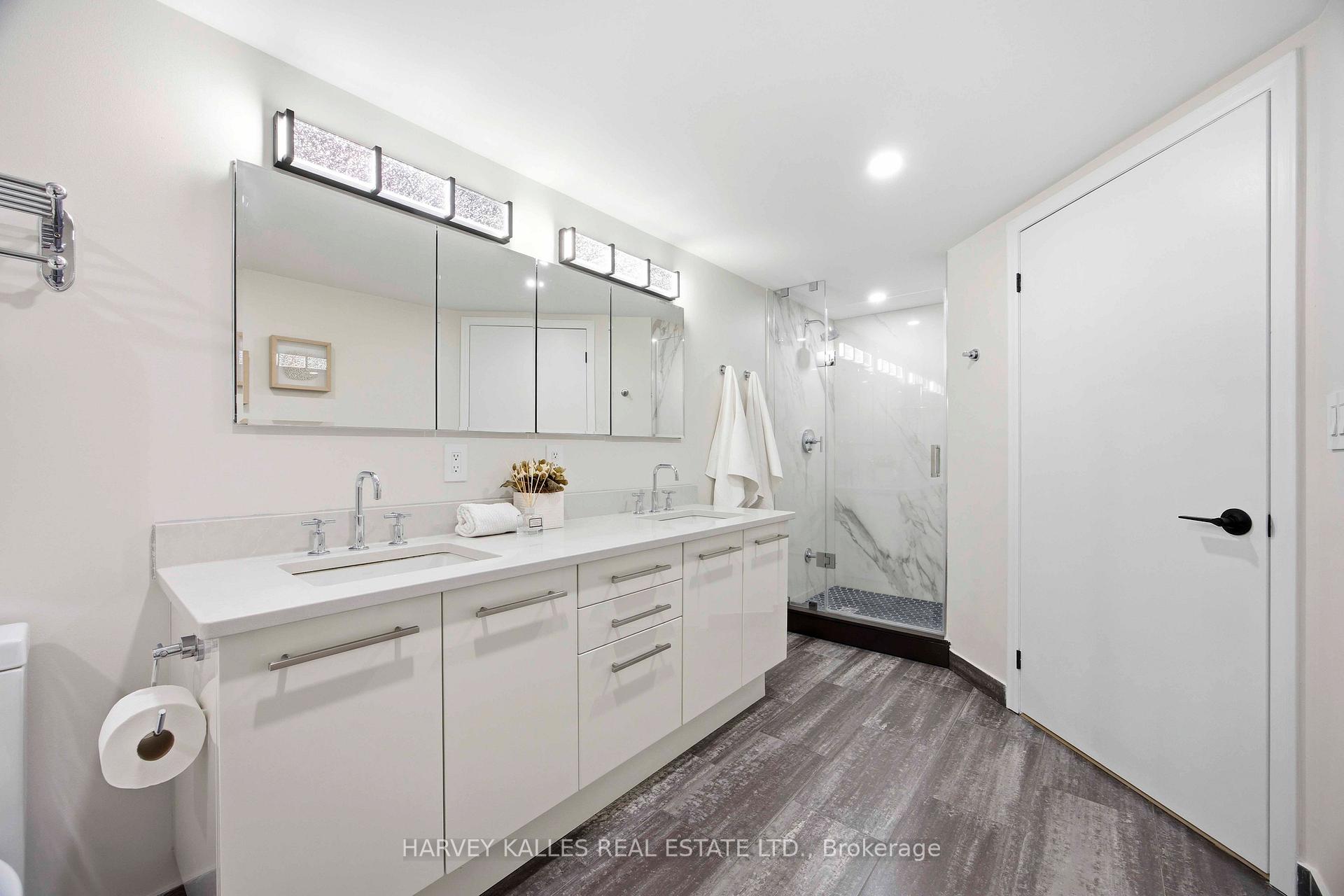 22 Wellesley Street E PH2
