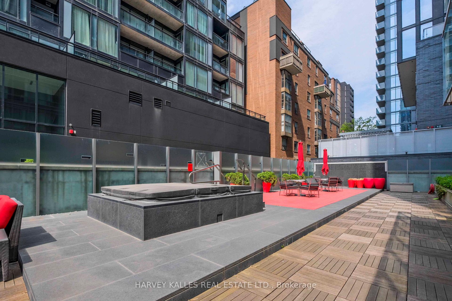 22 Wellesley Street E PH2