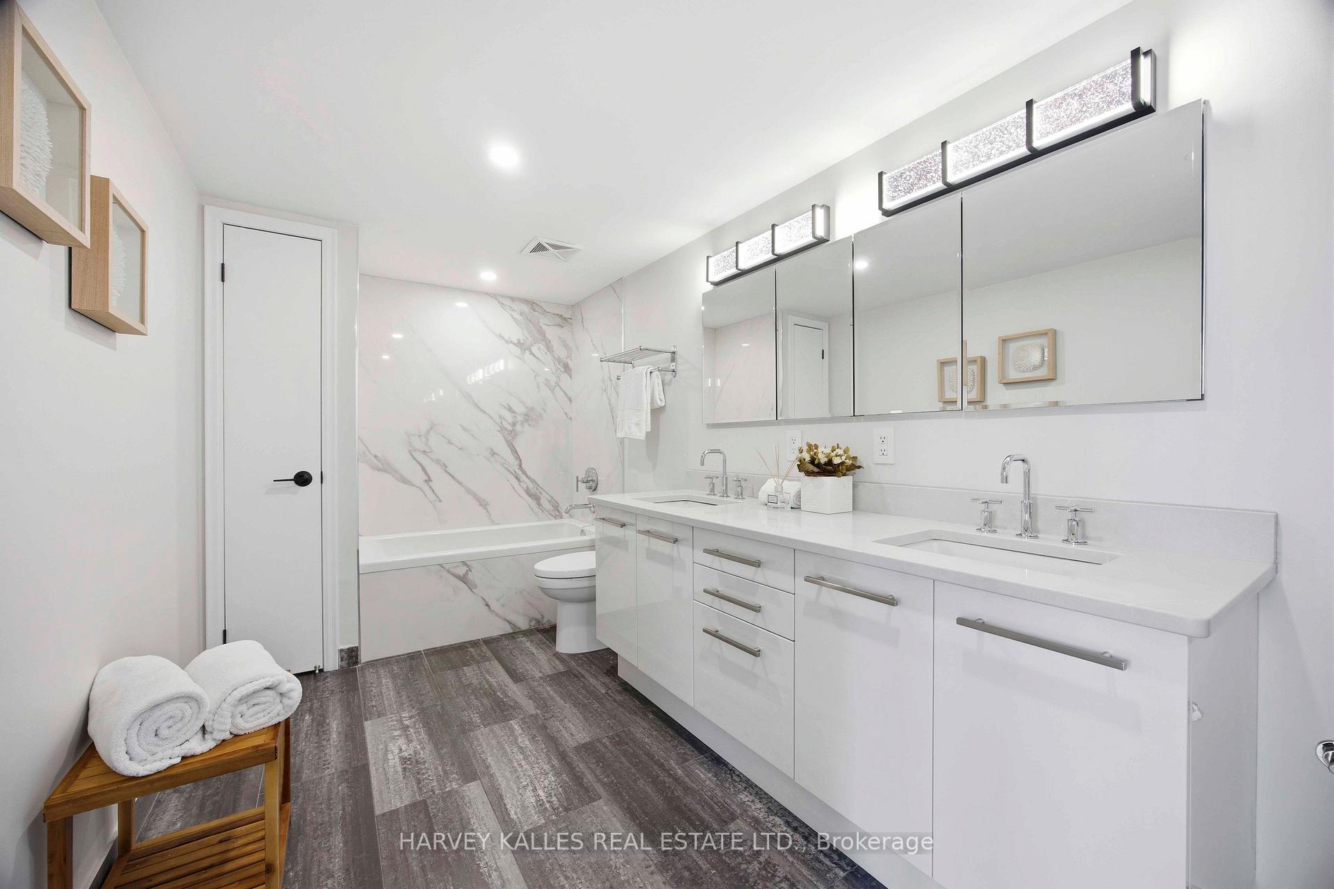 22 Wellesley Street E PH2