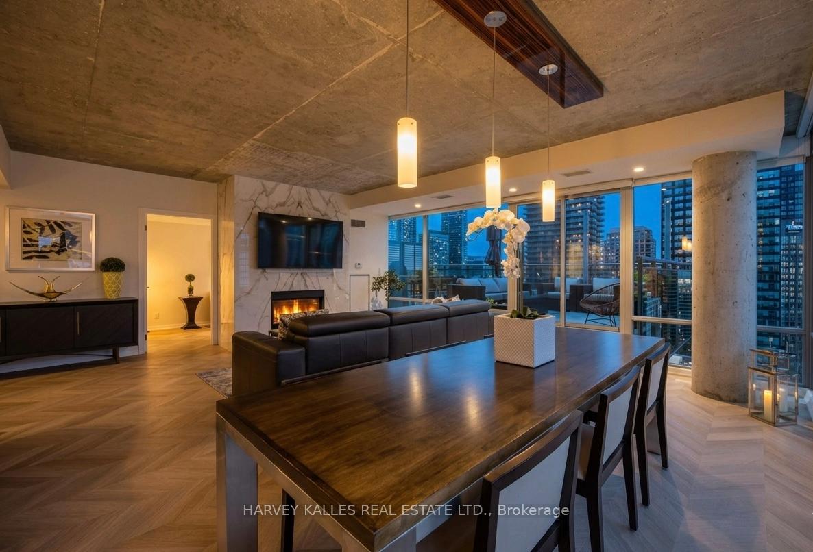 22 Wellesley Street E PH2