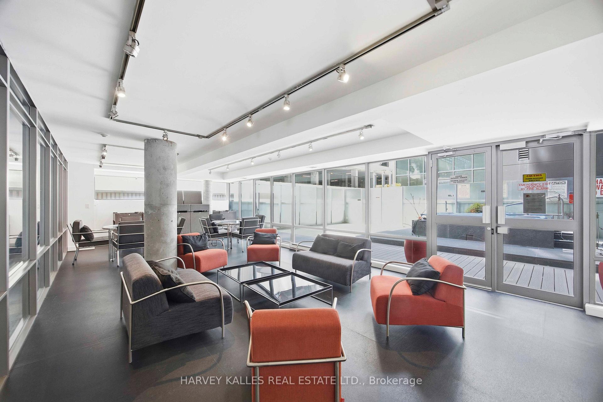 22 Wellesley Street E PH2