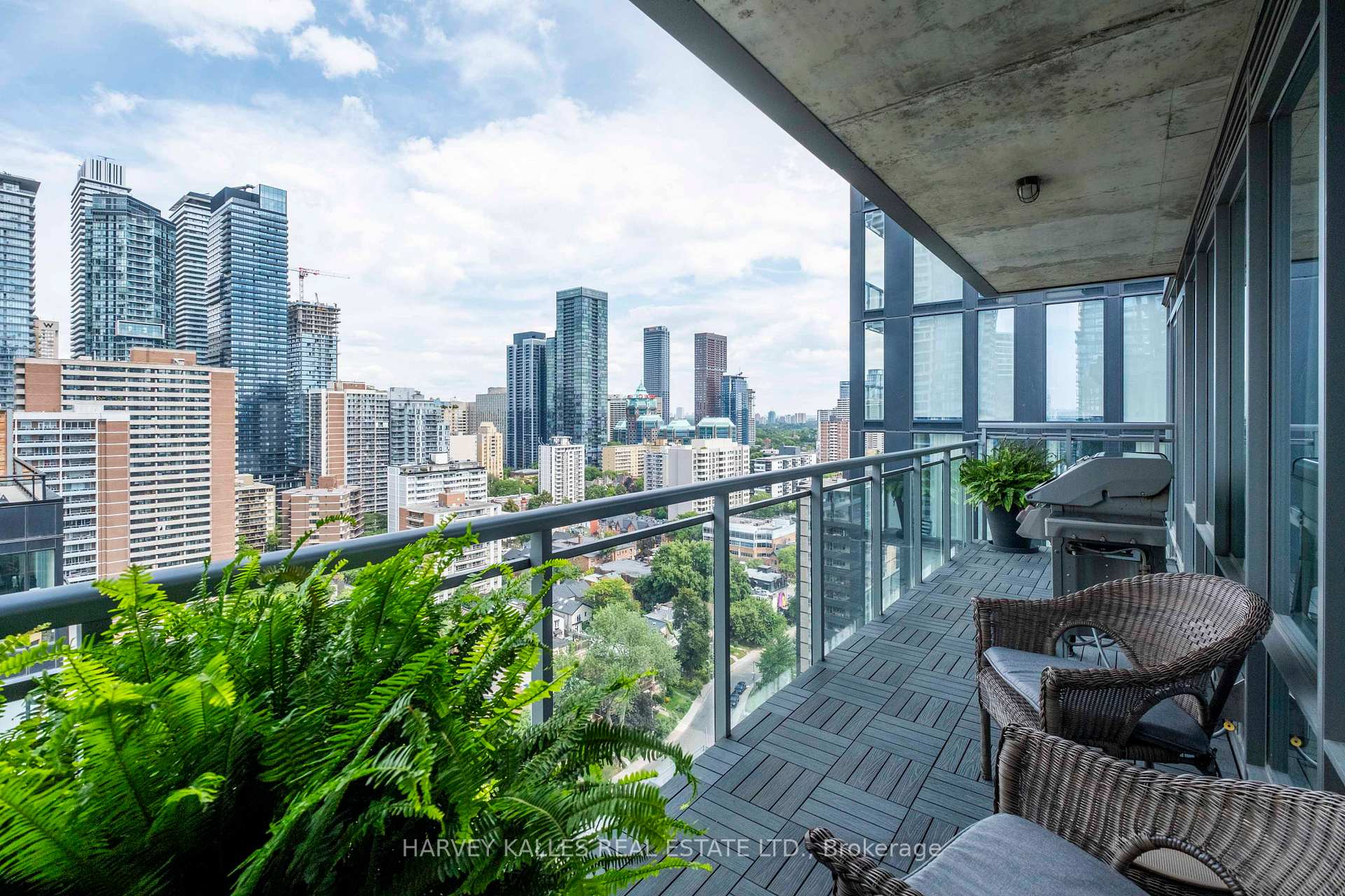 22 Wellesley Street E PH2