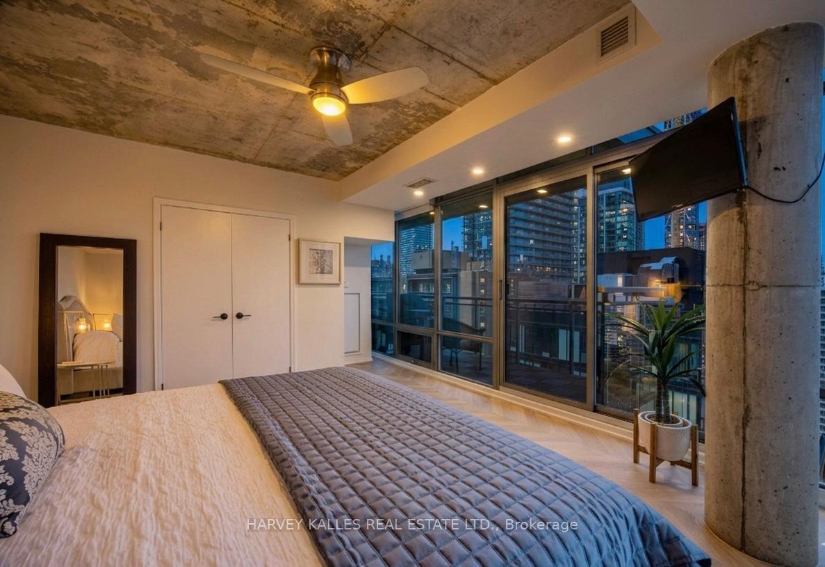 22 Wellesley Street E PH2