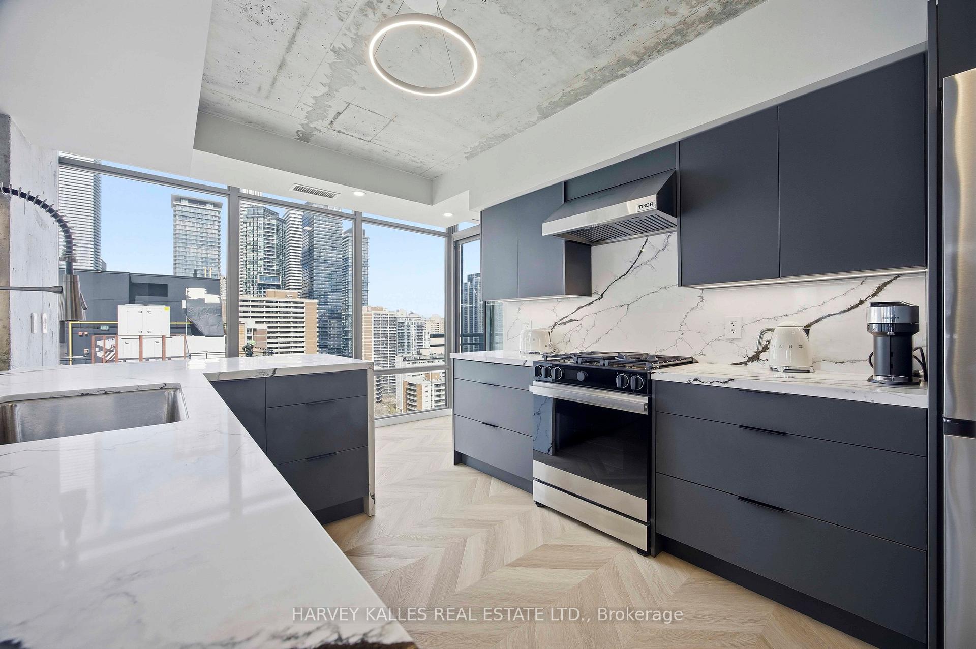 22 Wellesley Street E PH2
