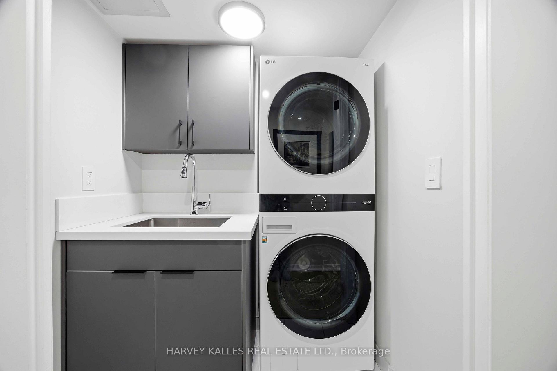 22 Wellesley Street E PH2
