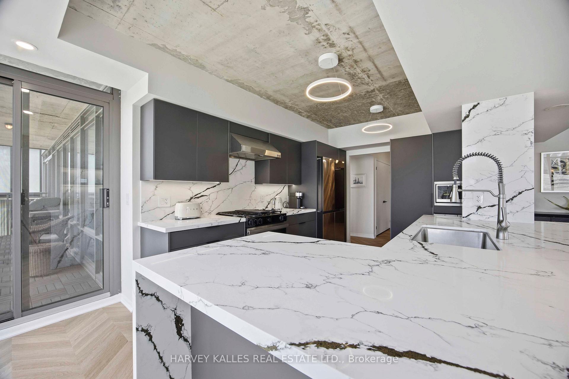22 Wellesley Street E PH2