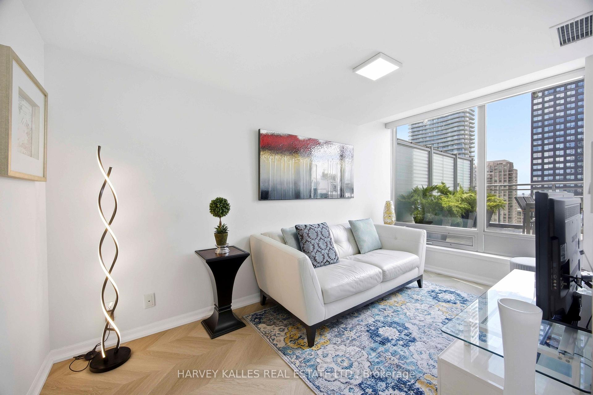22 Wellesley Street E PH2