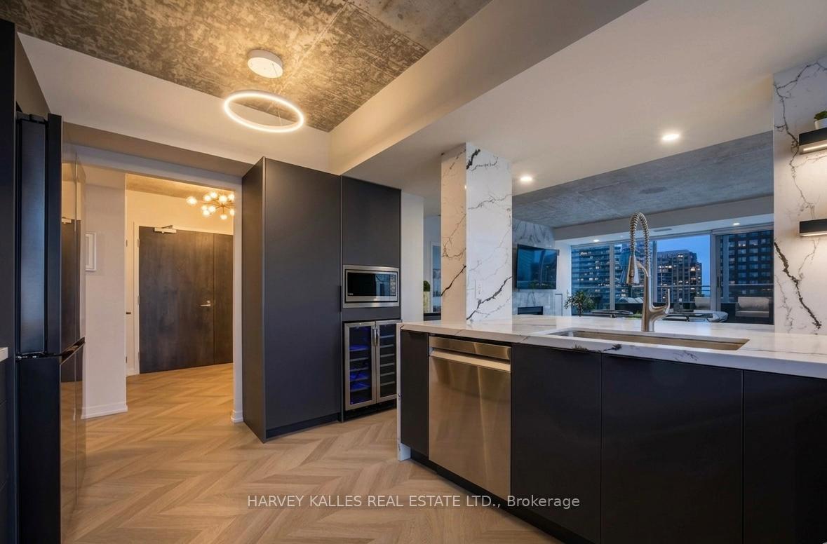22 Wellesley Street E PH2