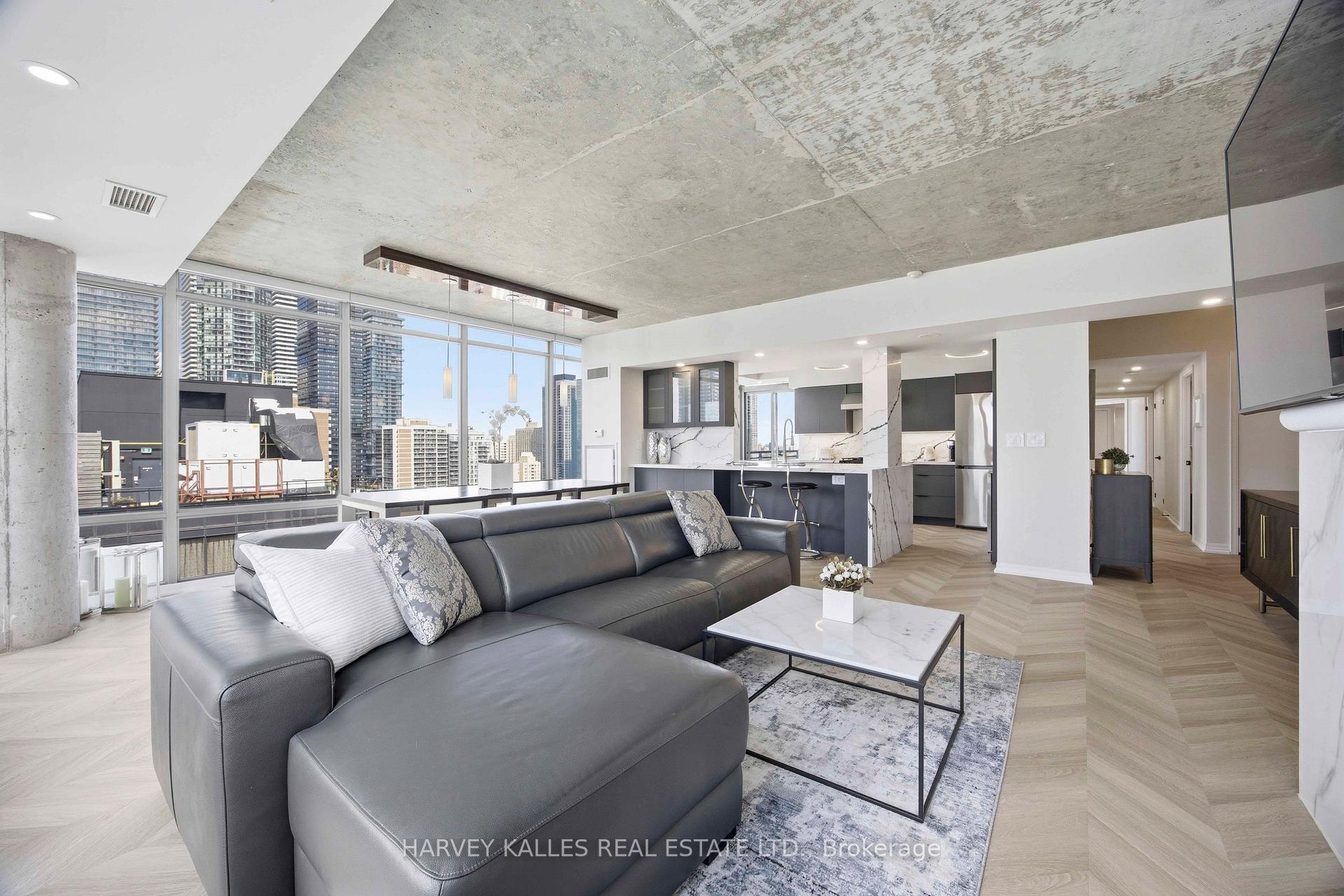 22 Wellesley Street E PH2