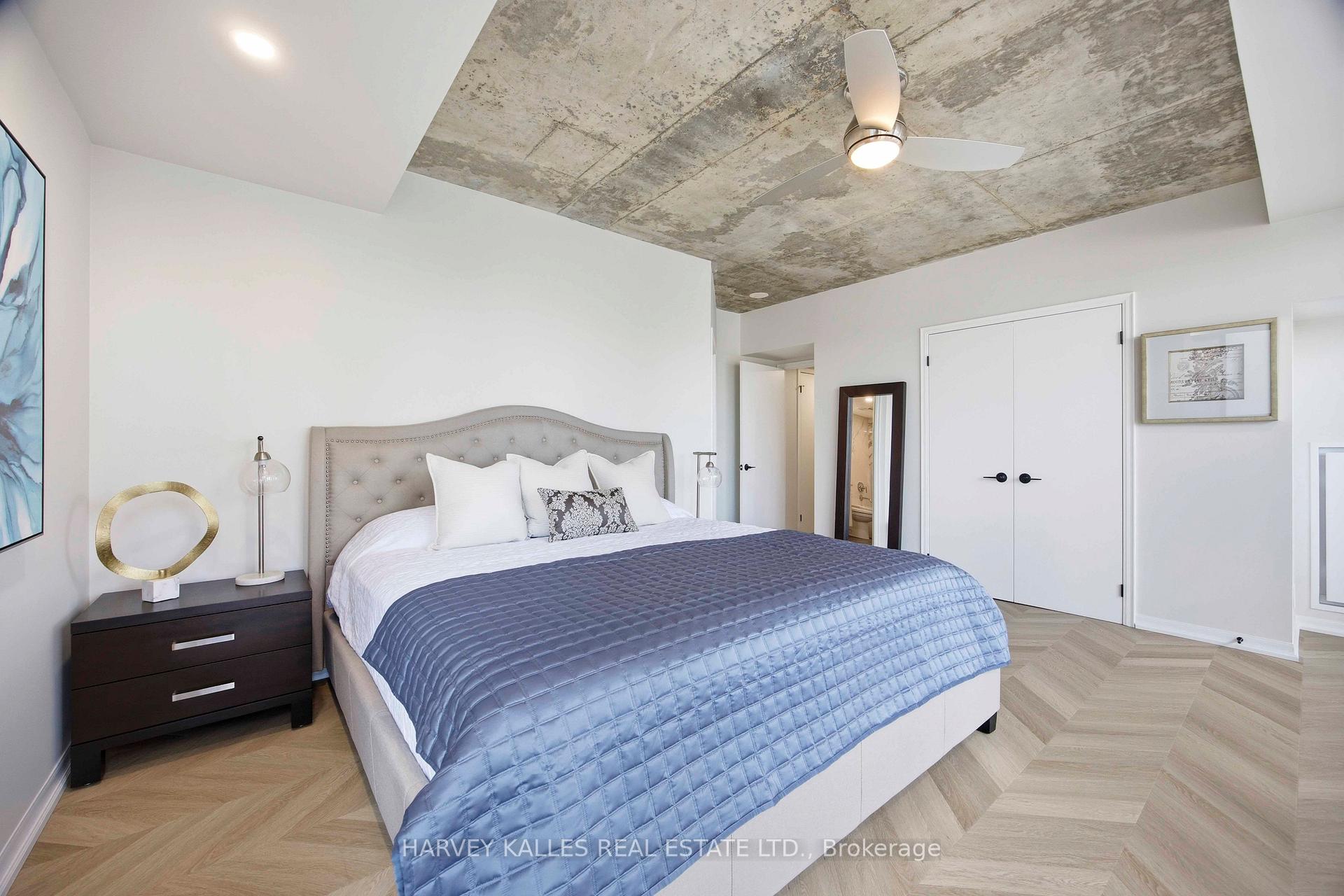 22 Wellesley Street E PH2