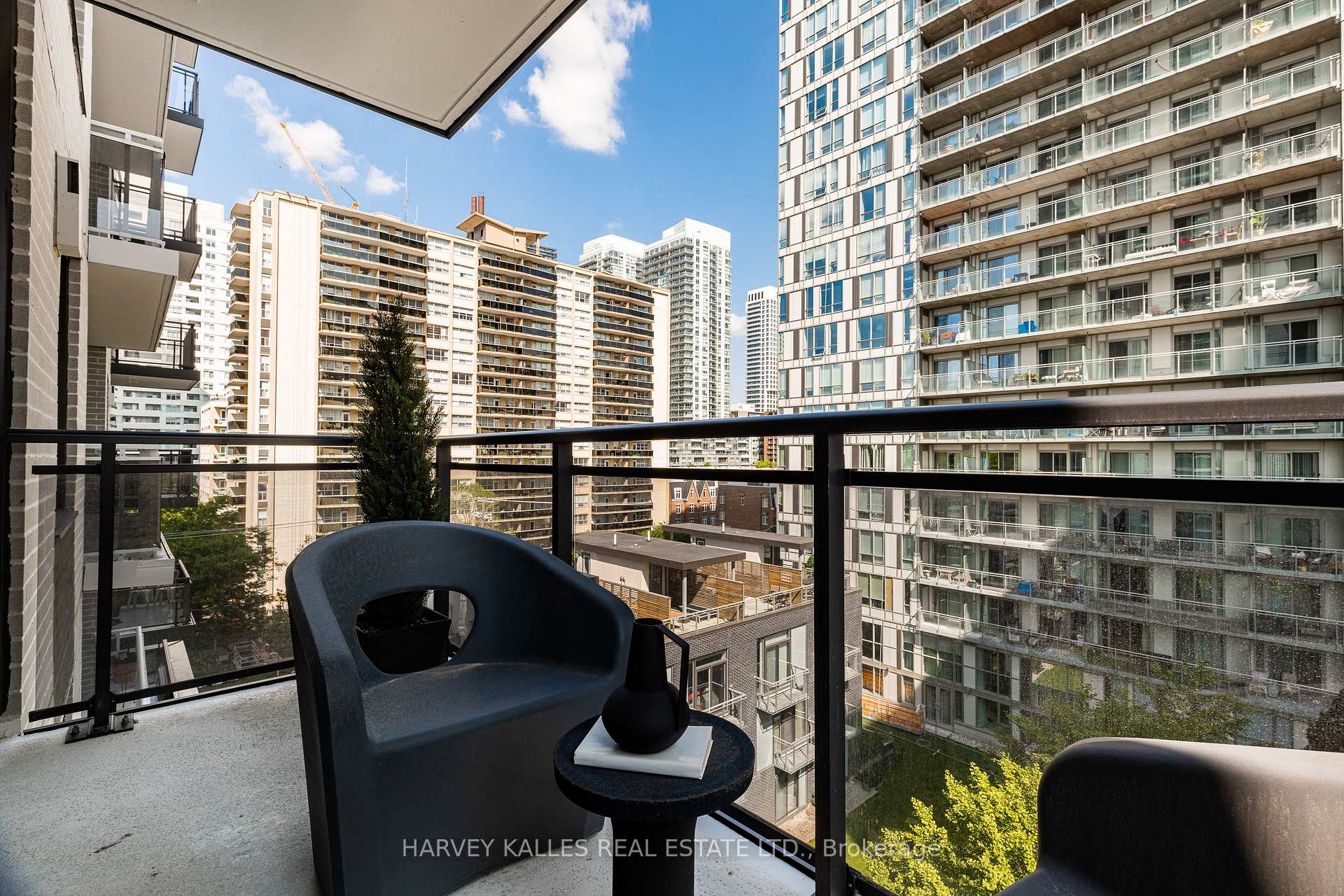 71 Redpath Avenue 1302