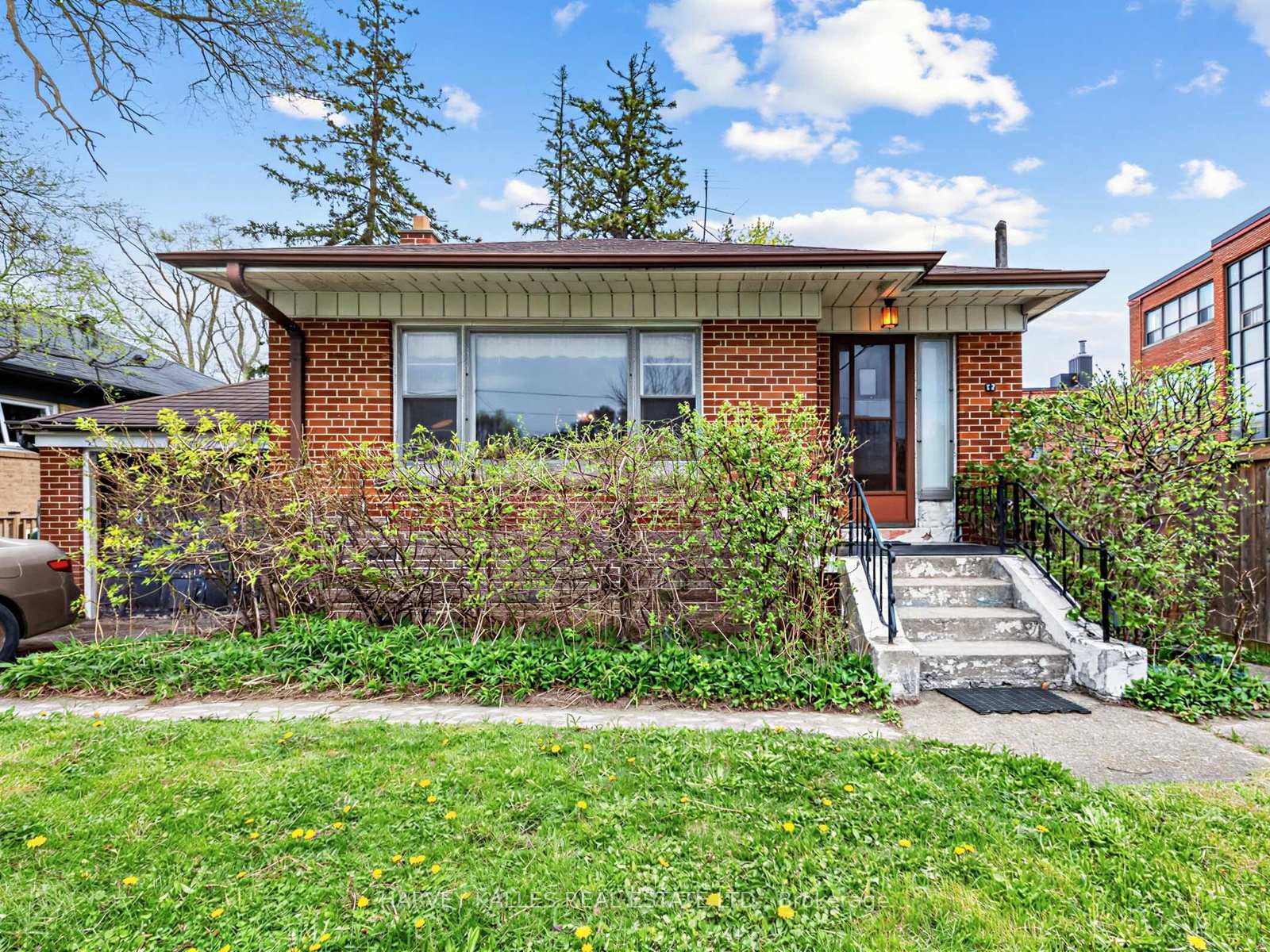 12 Invermay Avenue