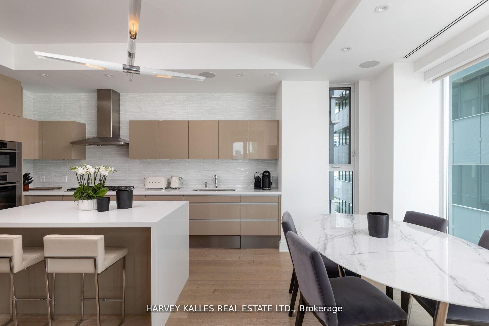 206 Bloor Street W 1202