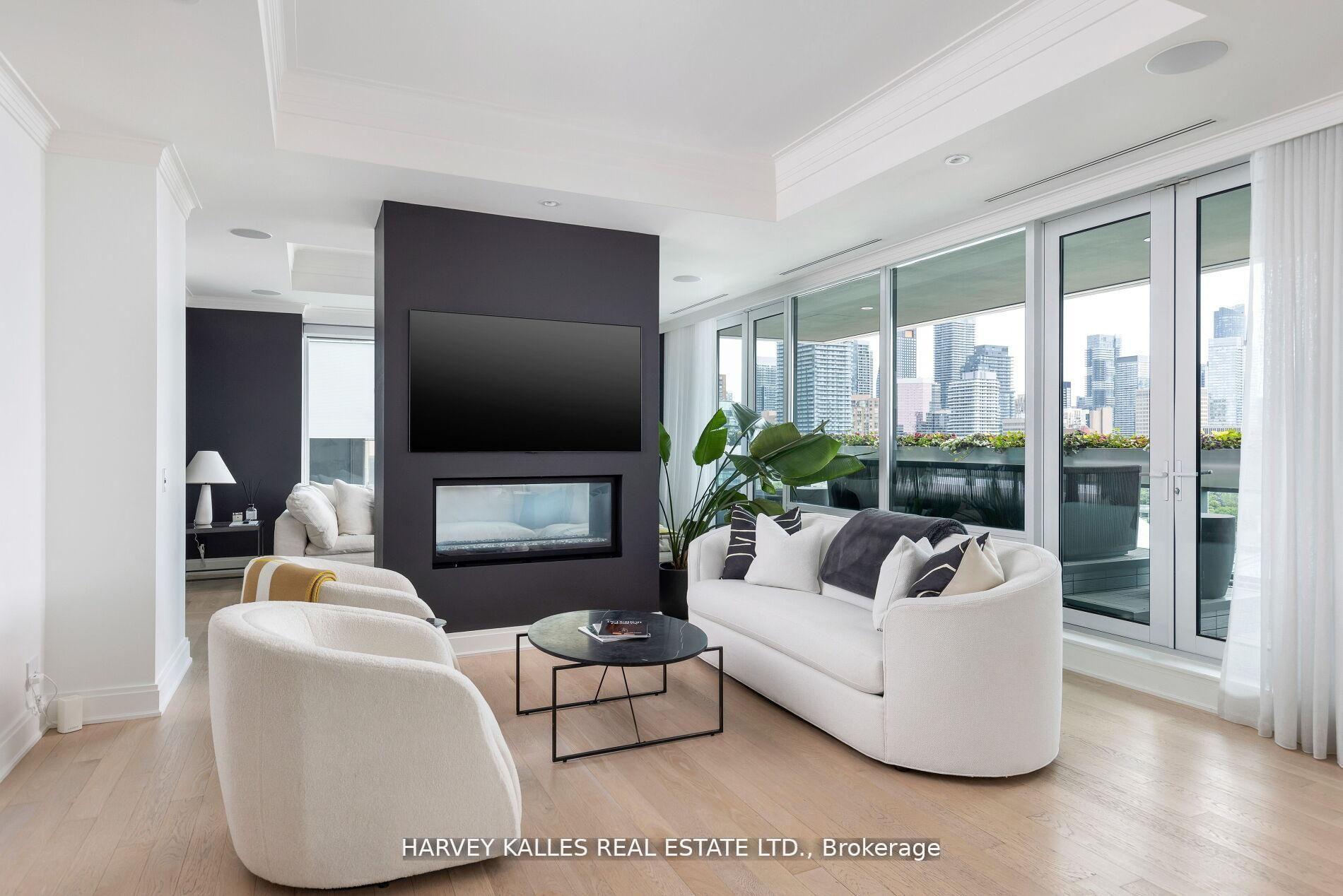 206 Bloor Street W 1202