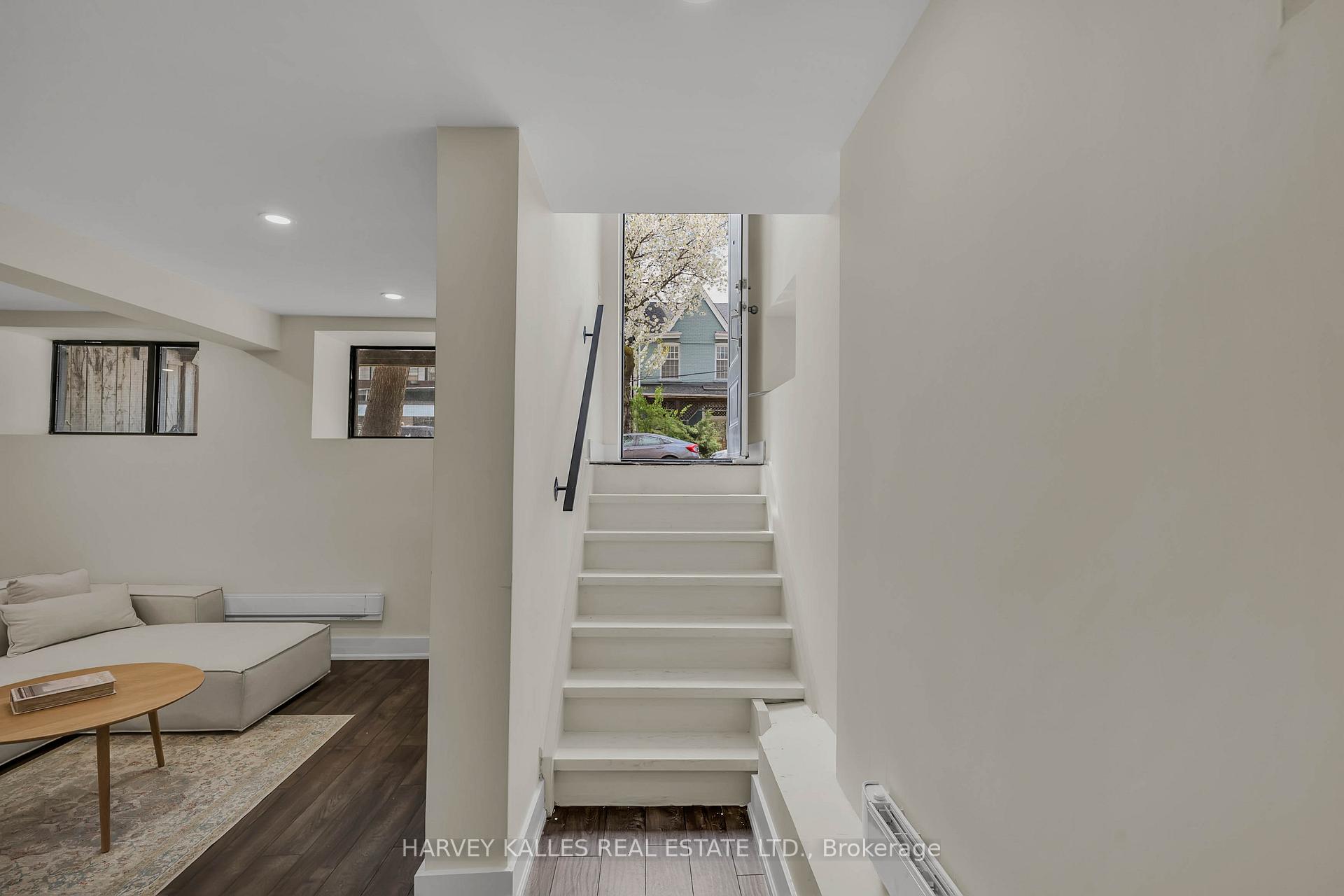 692 Richmond Street W 3