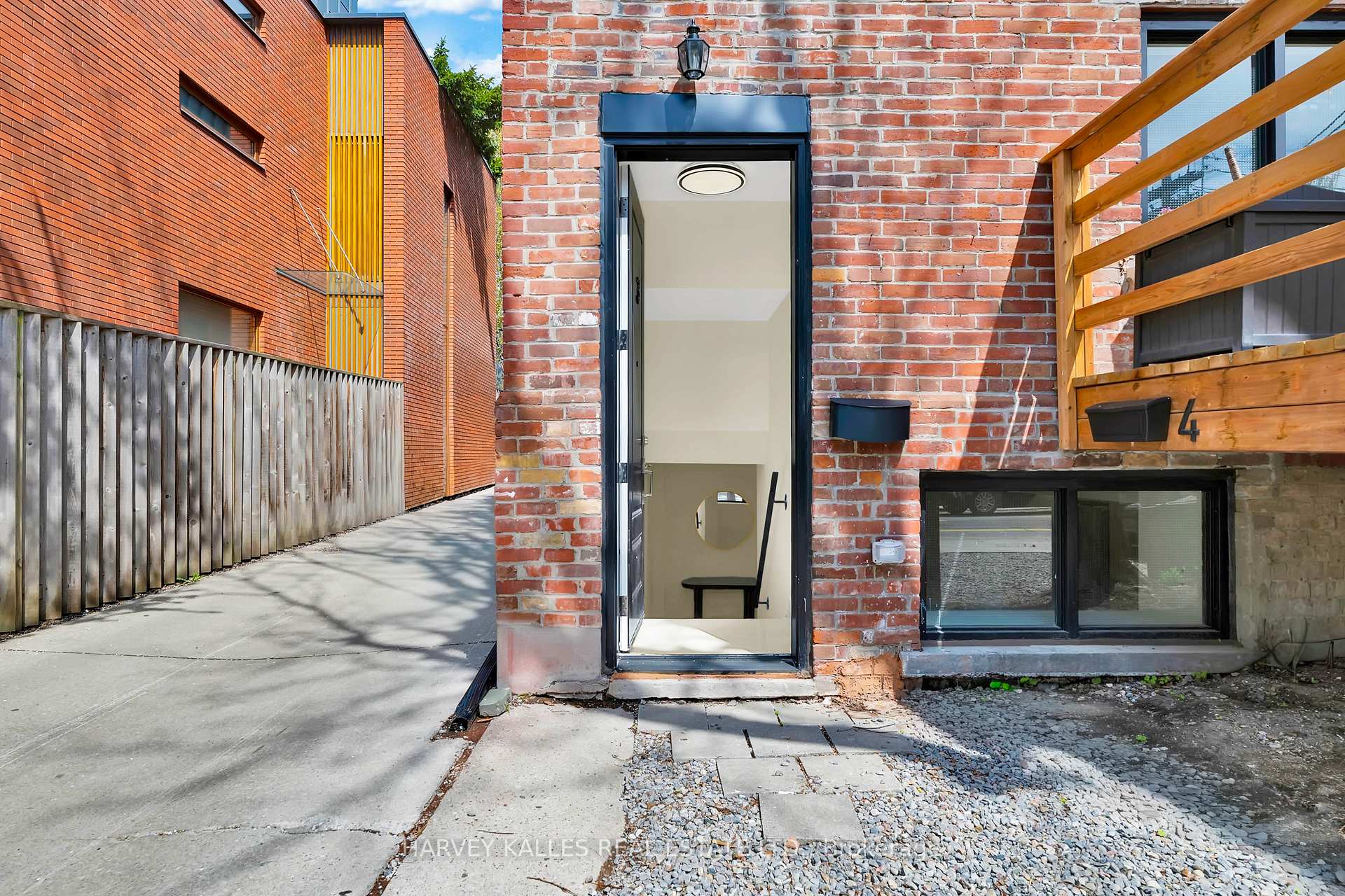 692 Richmond Street W 3