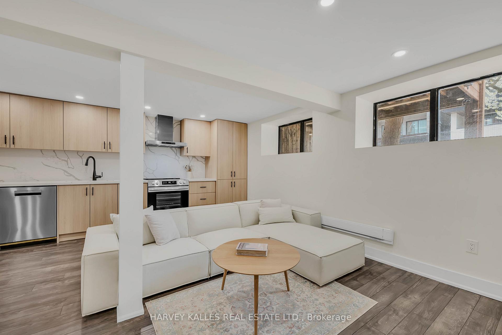 692 Richmond Street W 3