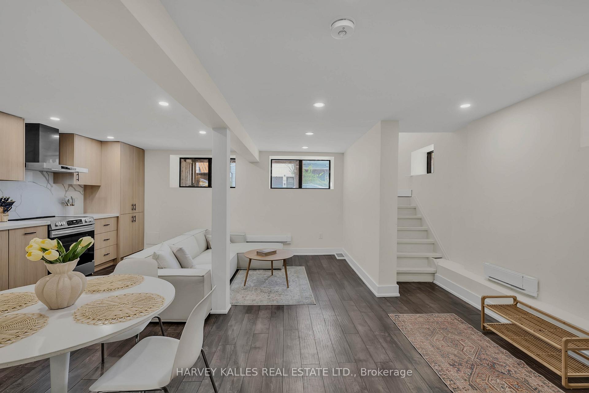 692 Richmond Street W 3