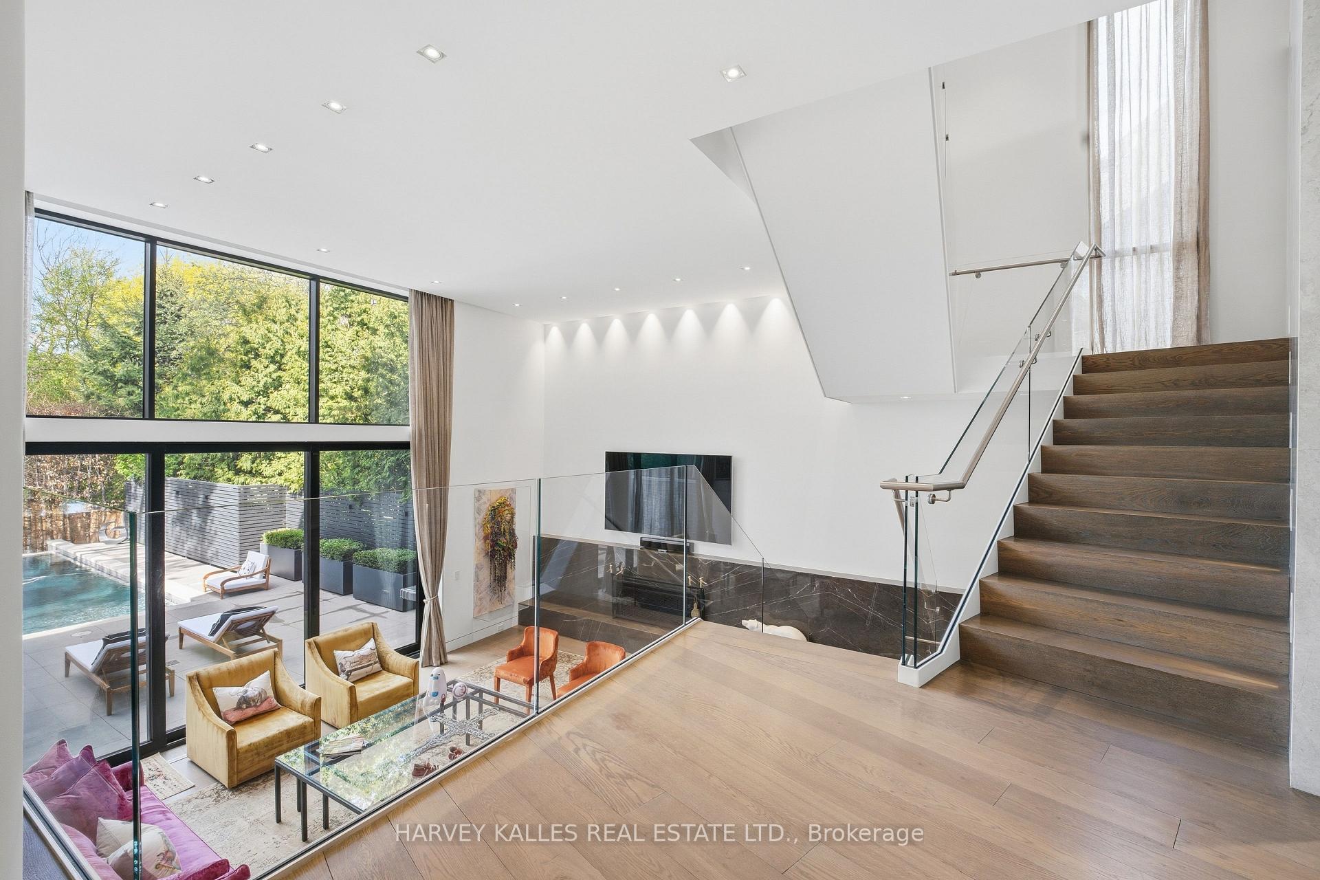 43 Hillholm Road