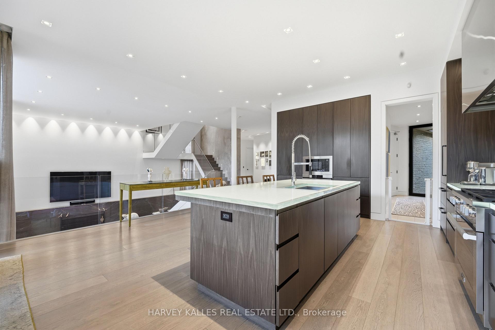 43 Hillholm Road