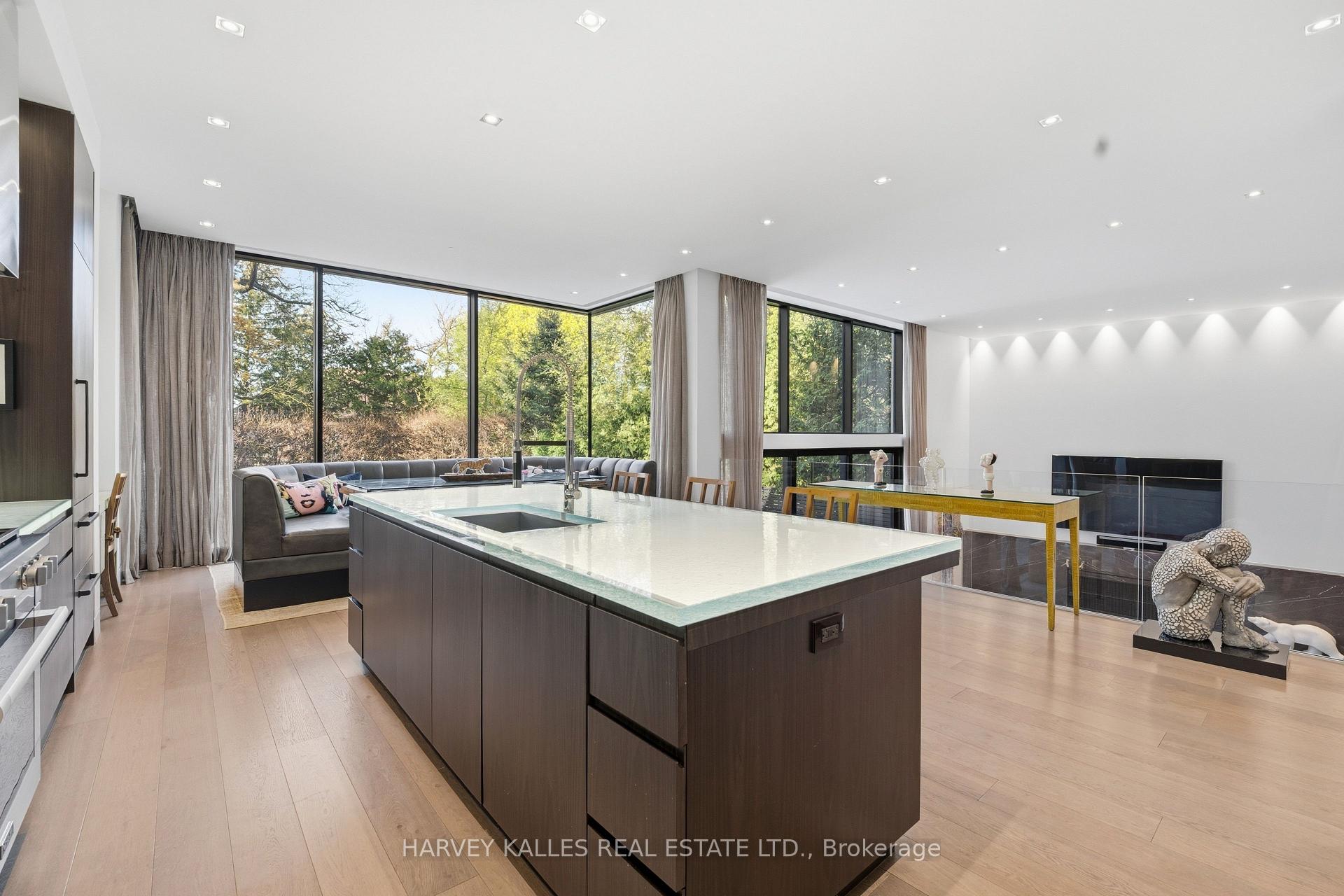 43 Hillholm Road