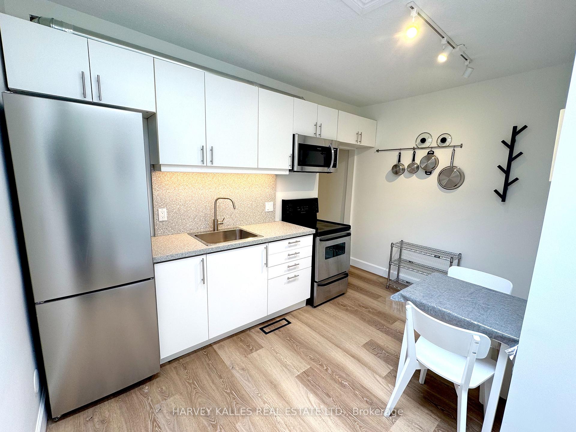 210 Gerrard Street E