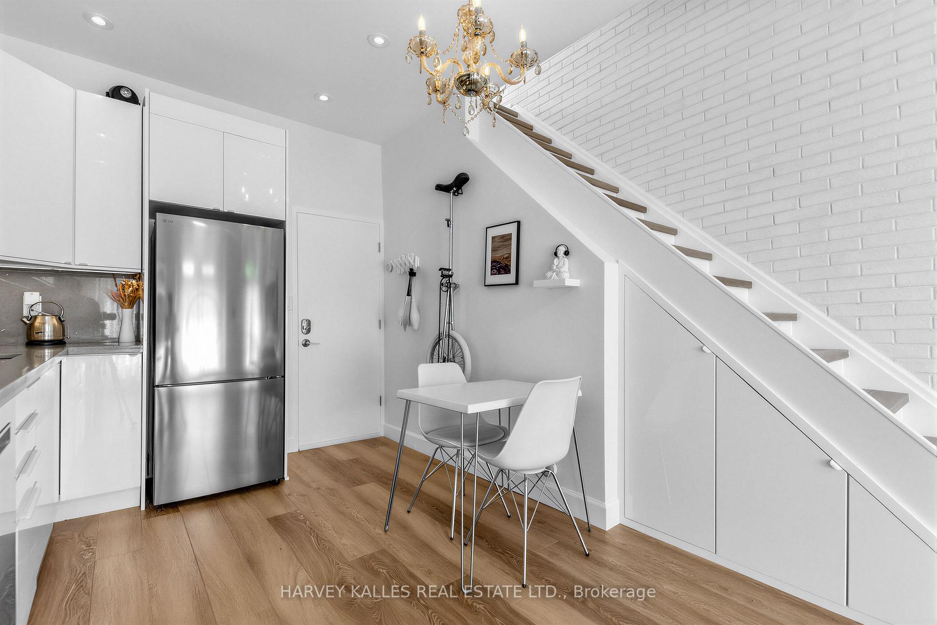 210 Gerrard Street E