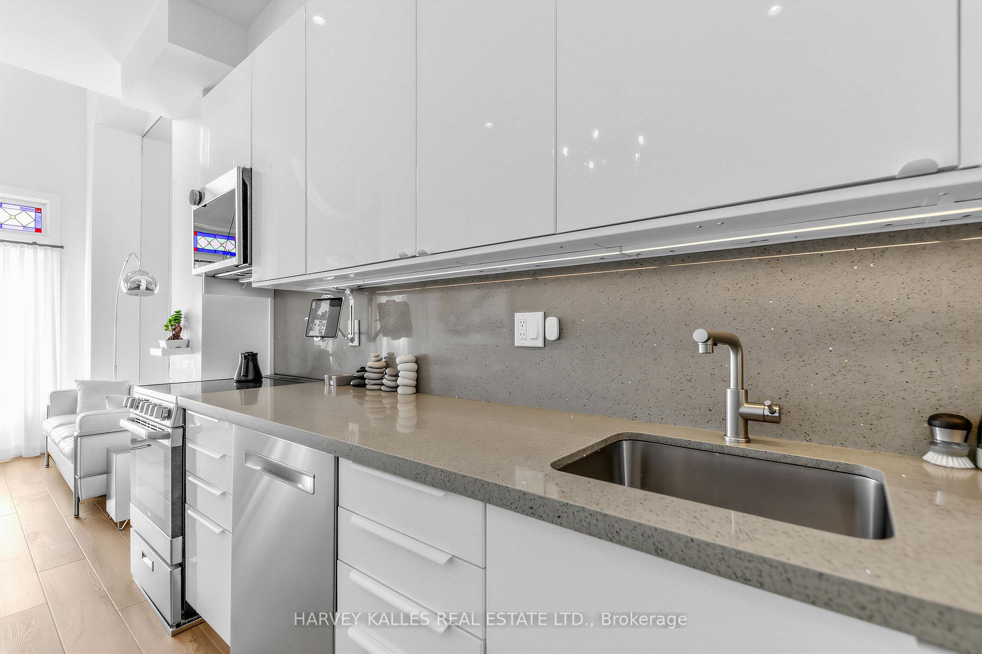 210 Gerrard Street E