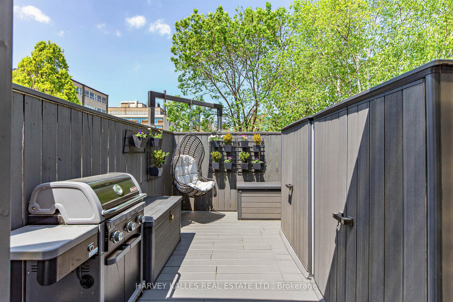 210 Gerrard Street E