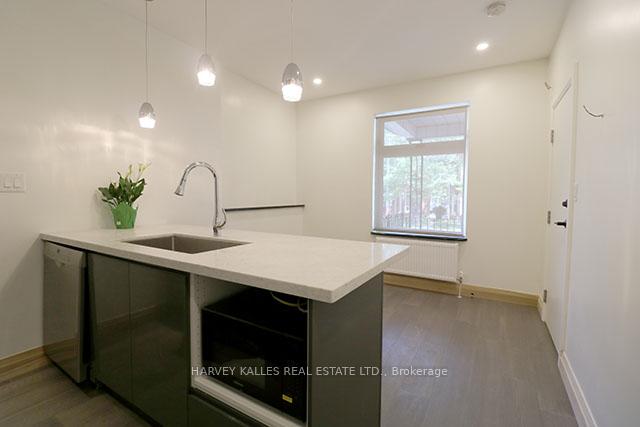 488 Lansdowne Avenue Main