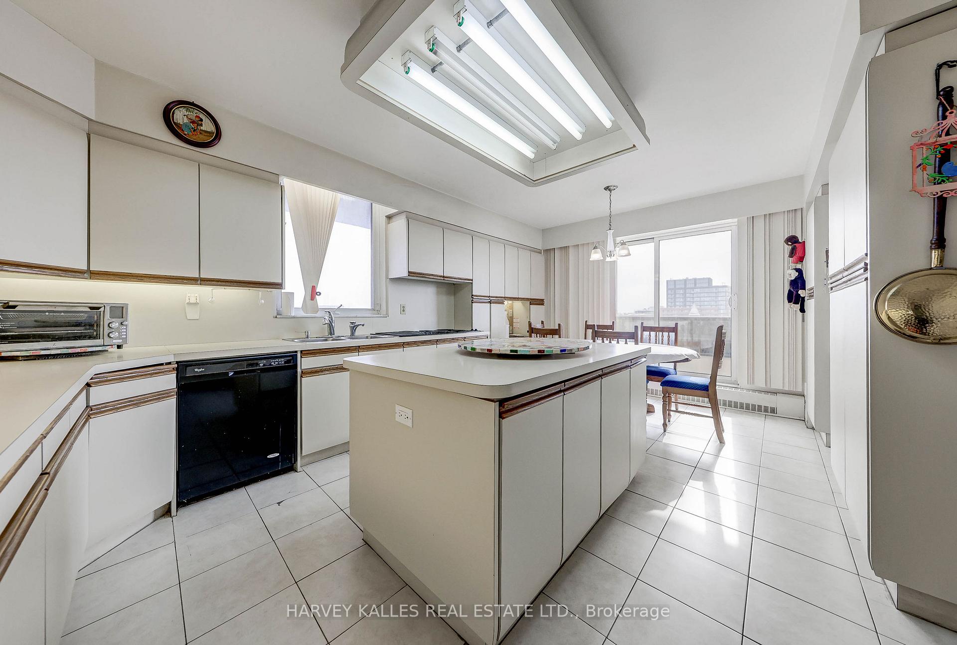 2600 Bathurst Street 1001