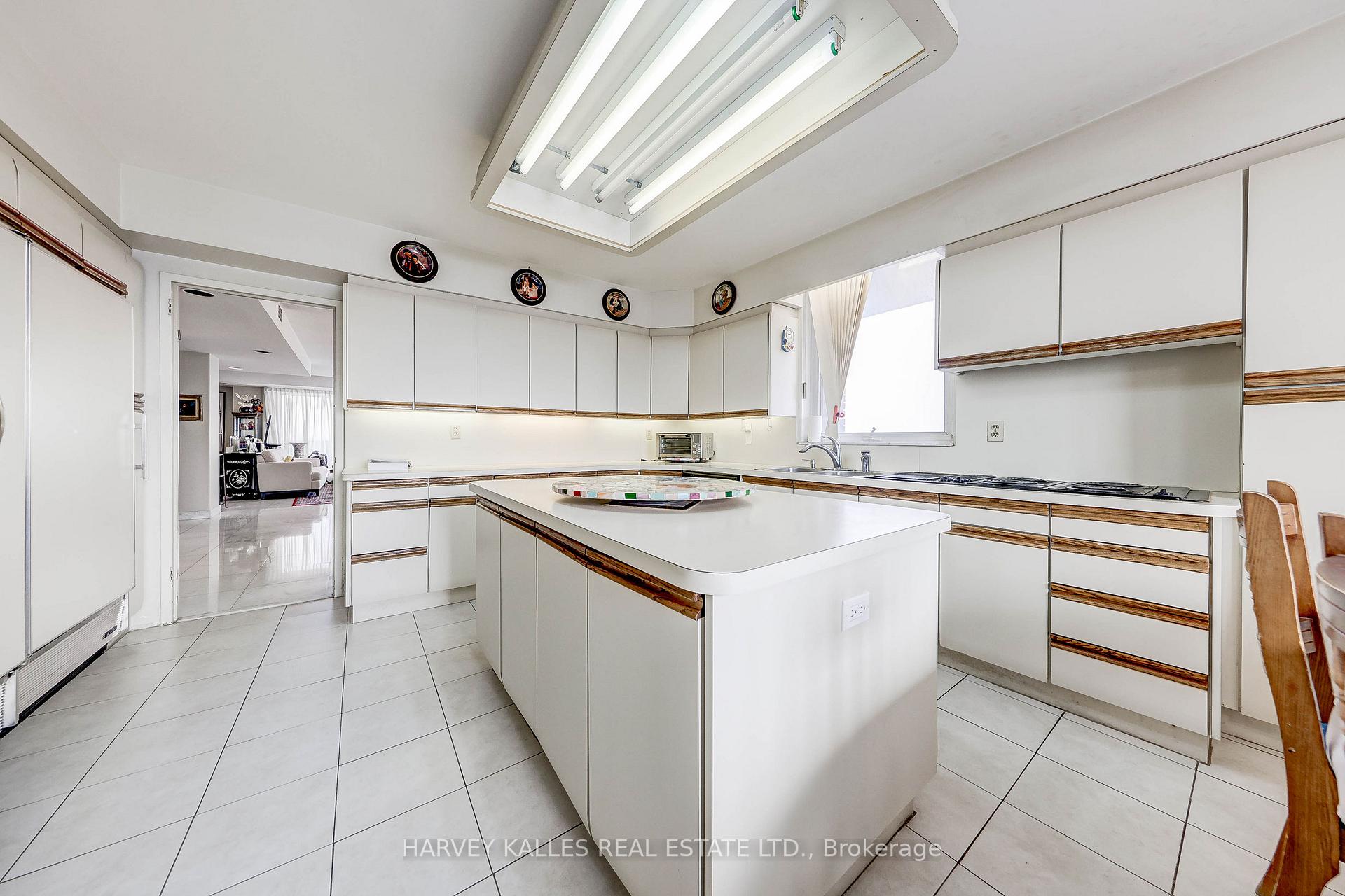 2600 Bathurst Street 1001