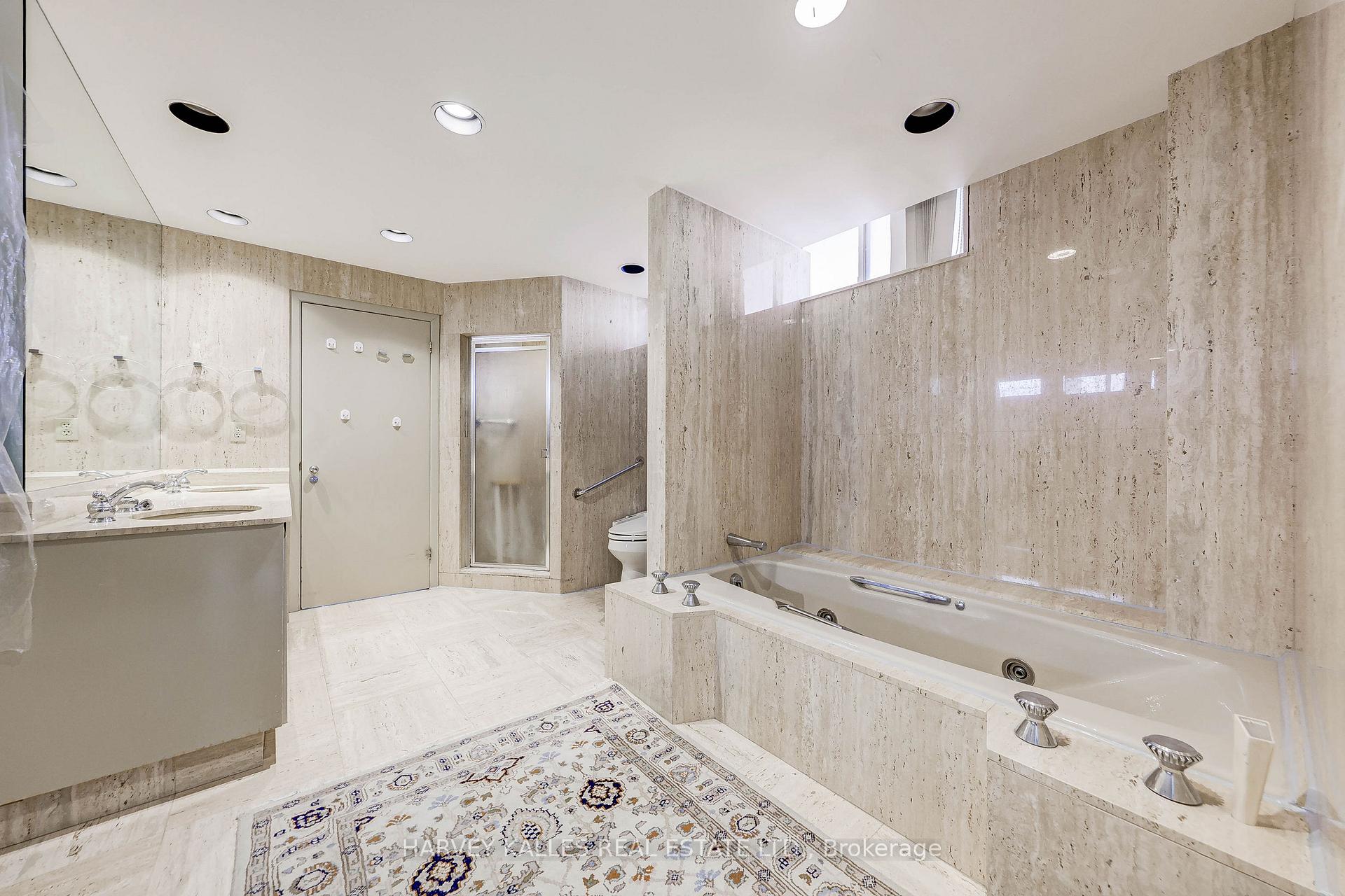 2600 Bathurst Street 1001