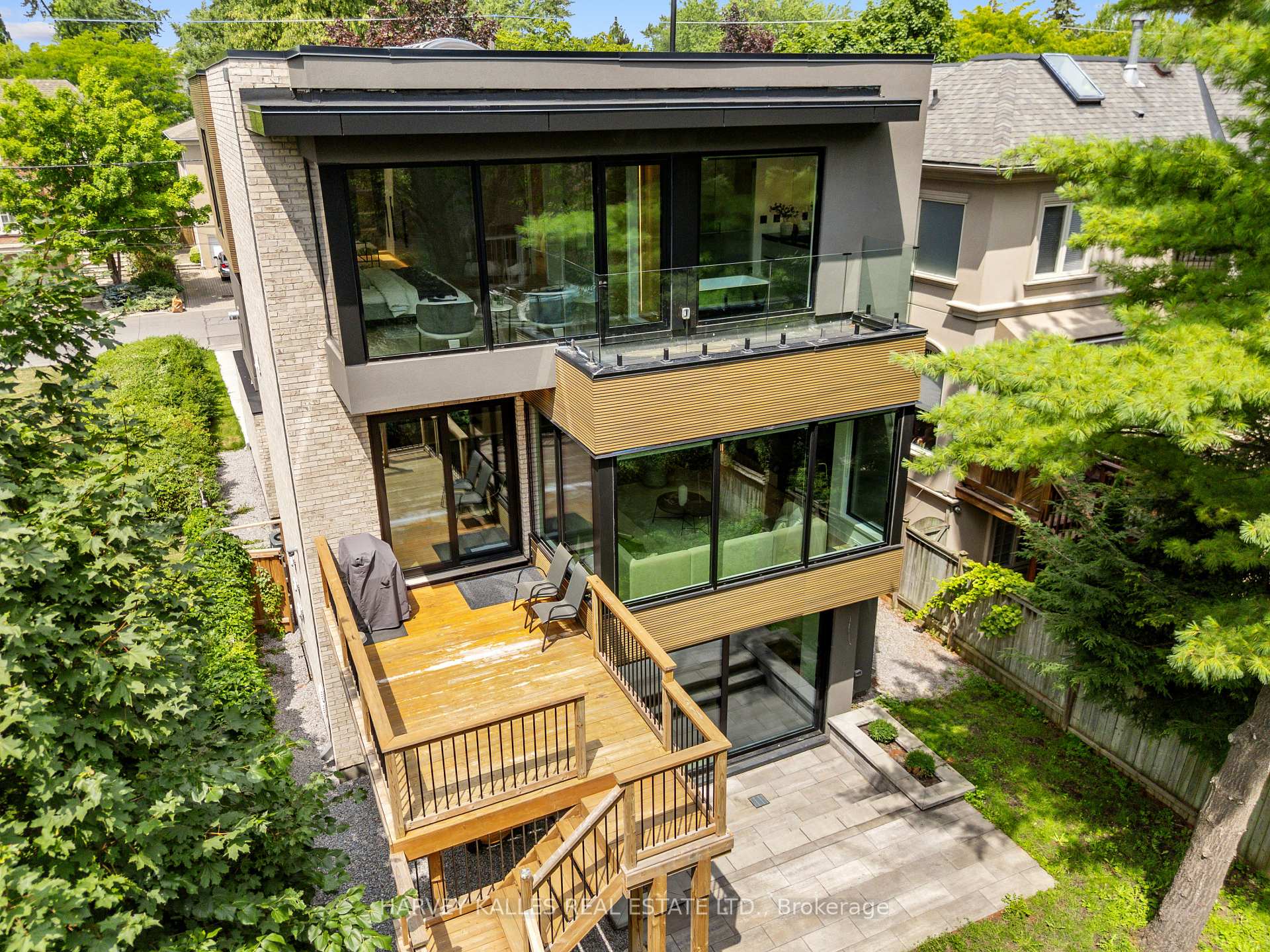 585 Bedford park Avenue