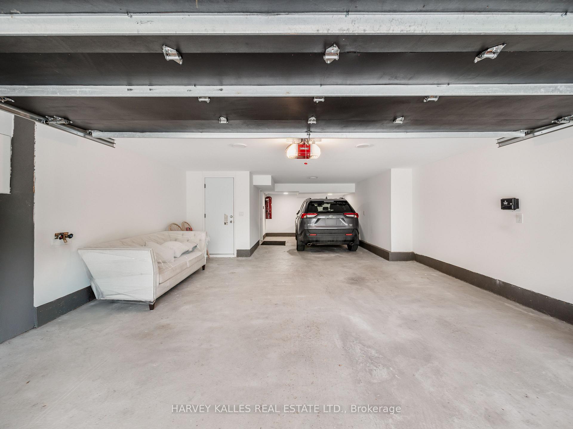 585 Bedford park Avenue