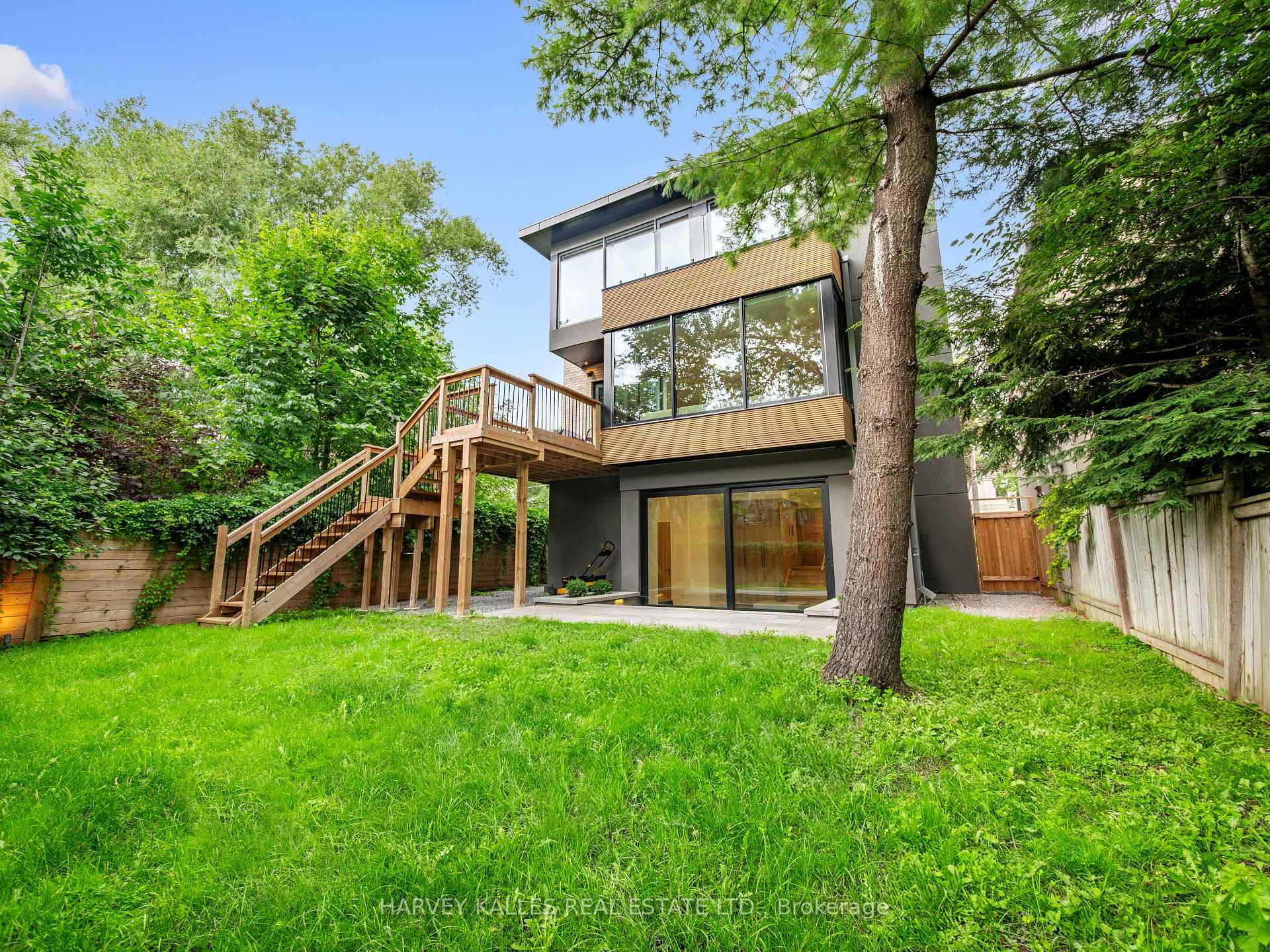 585 Bedford park Avenue