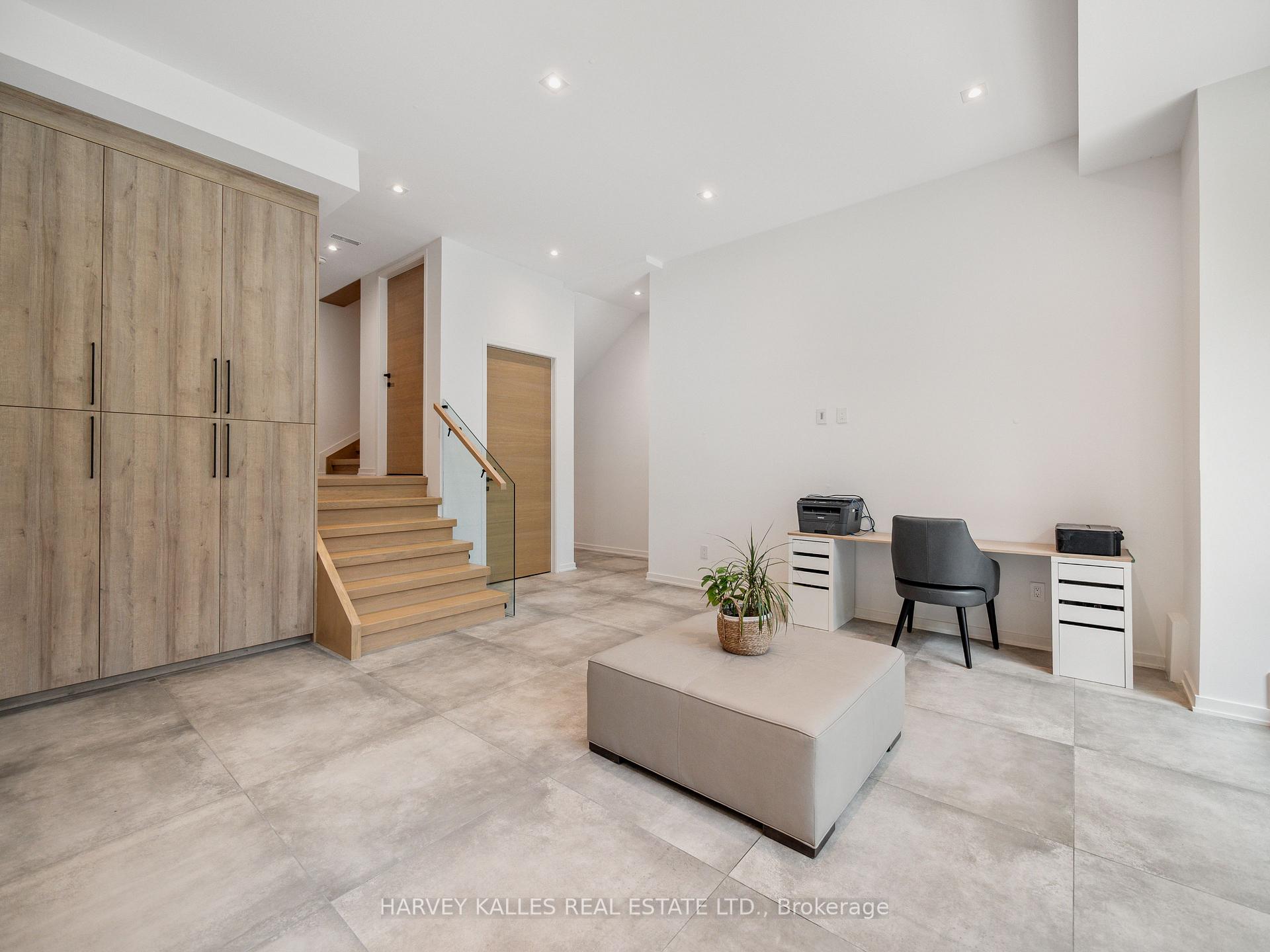 585 Bedford park Avenue
