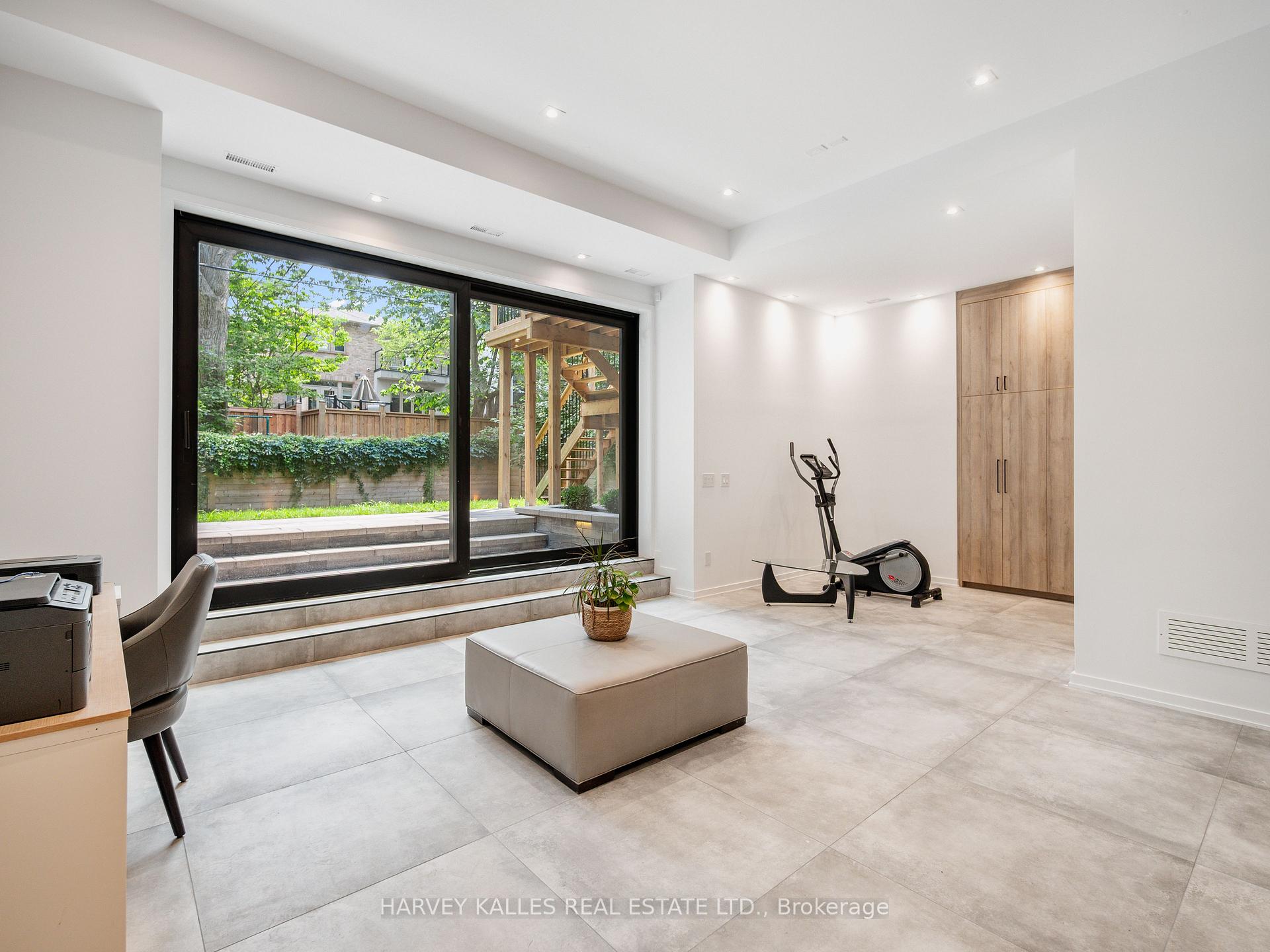 585 Bedford park Avenue
