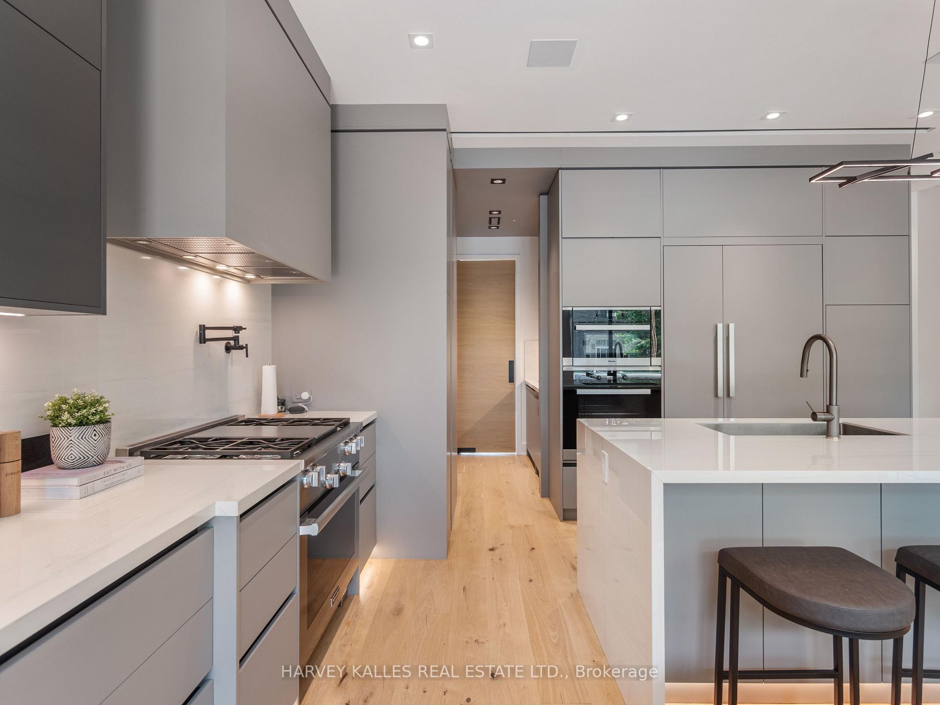 585 Bedford park Avenue